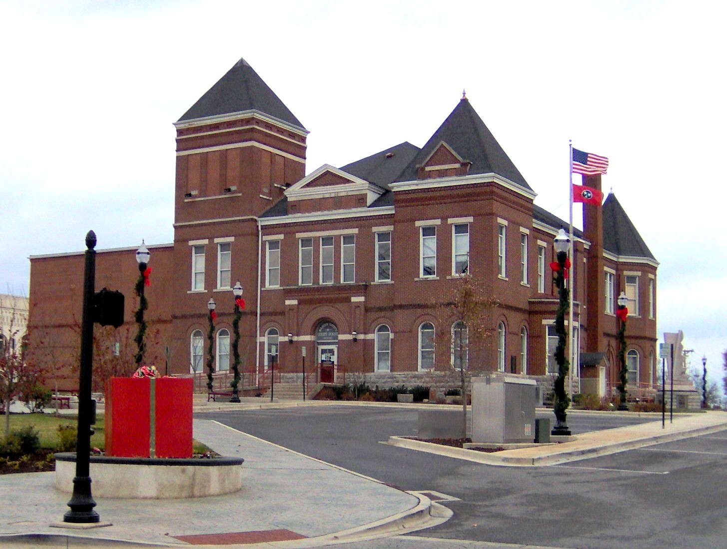 The Warren County Courthouse in McMinnville, Tennessee, in the southeastern United States. The courthouse was built in 1897