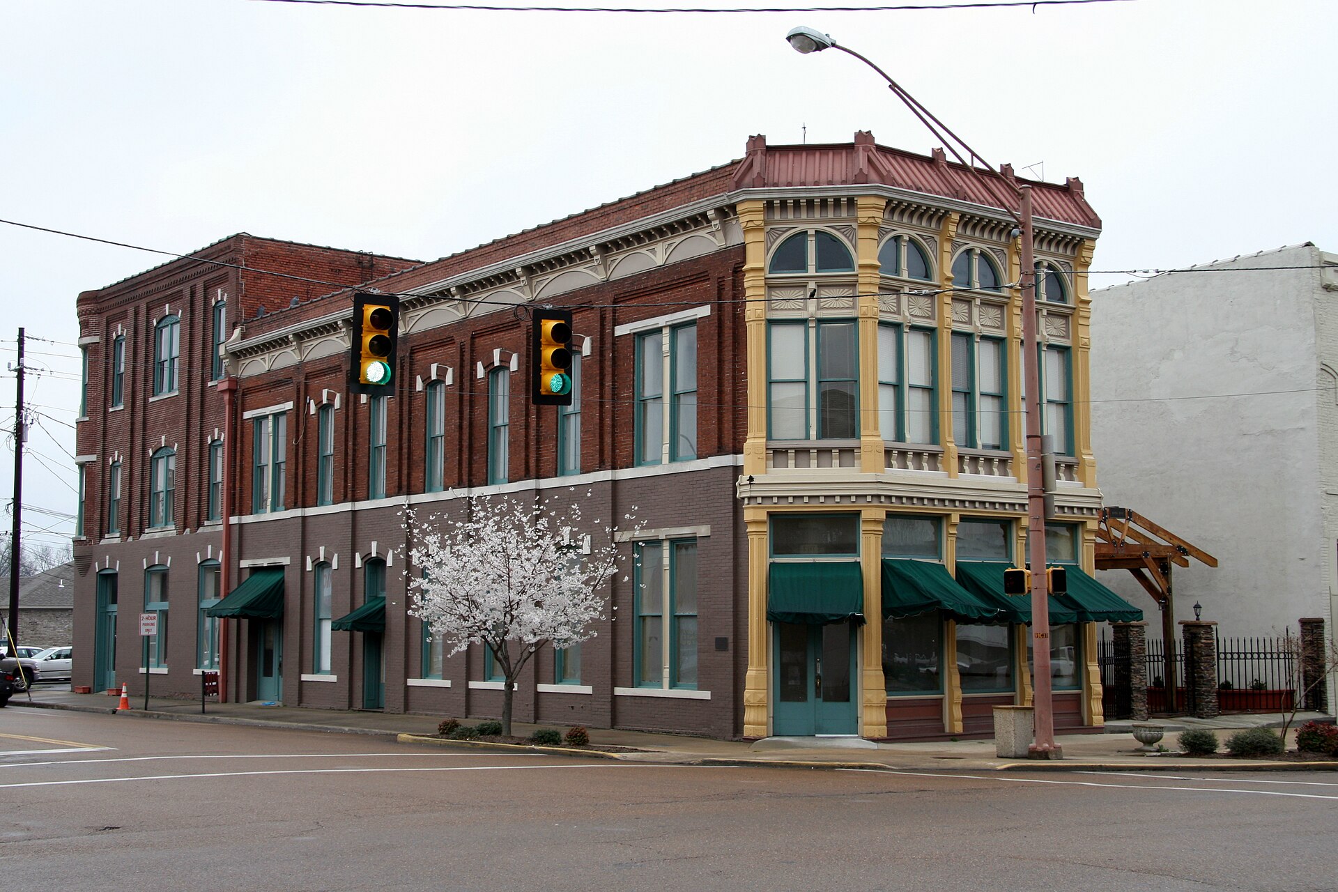 The old Bank of Dyersburg as of March 2008. It is located on the corner of Court St and Main Ave (State Highway 3). It most recently was the location of a Subway sandwich shop, but was vacant at the time. — Tennessee