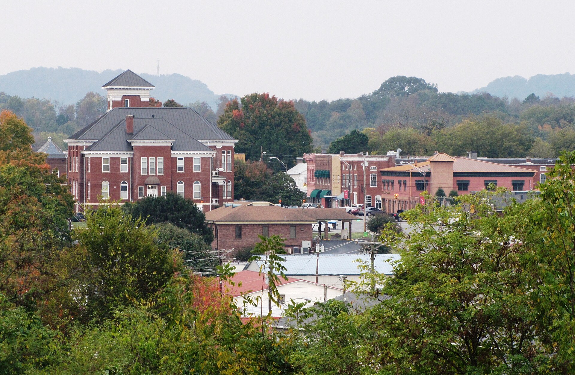 Madisonville, Tennessee, viewed from the Veterans' Monument along US-411. The large building on the left is the Monroe County Courthouse.