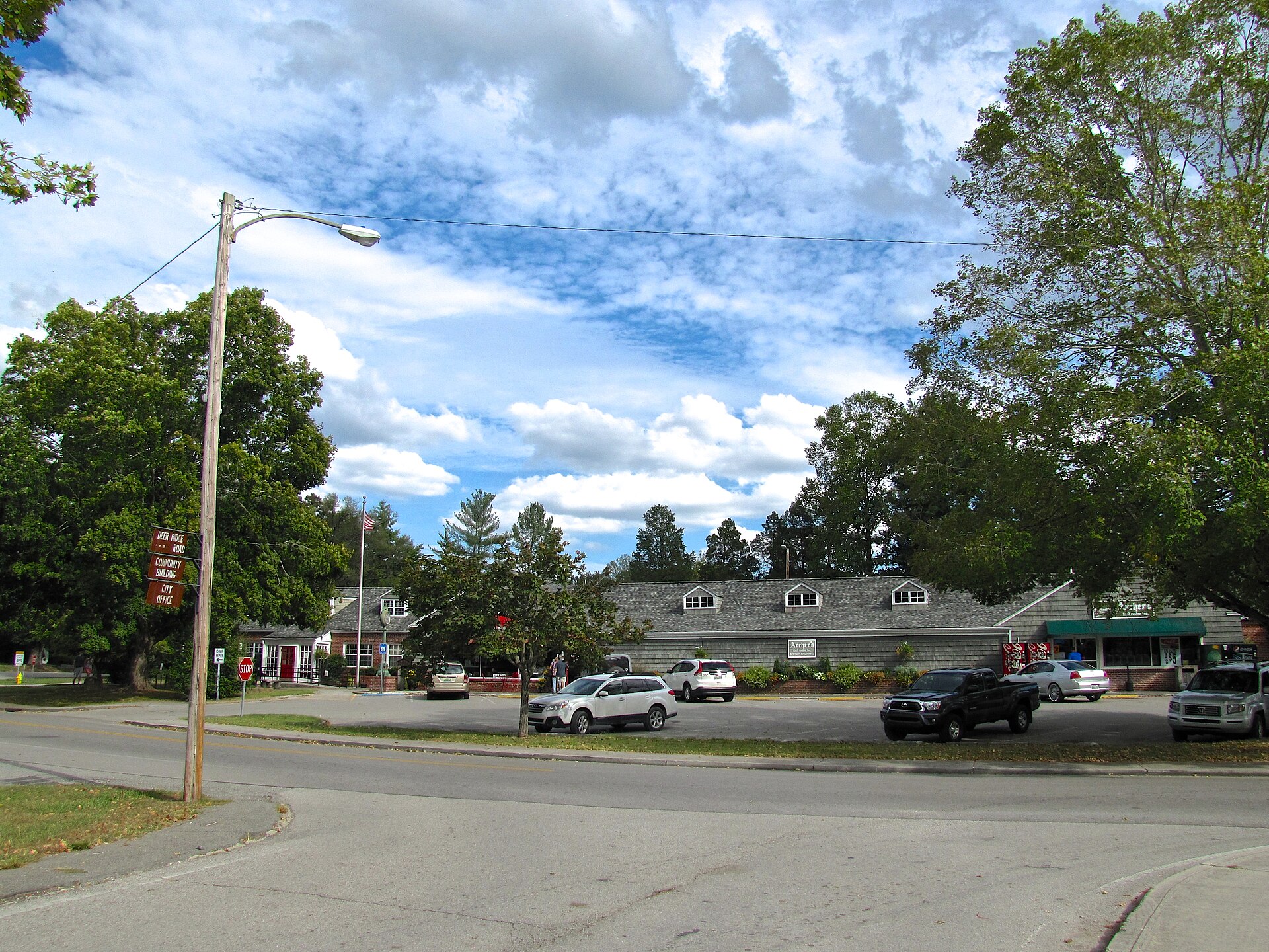 Post office (left, background) and Archer's in Norris, Tennessee, United States.