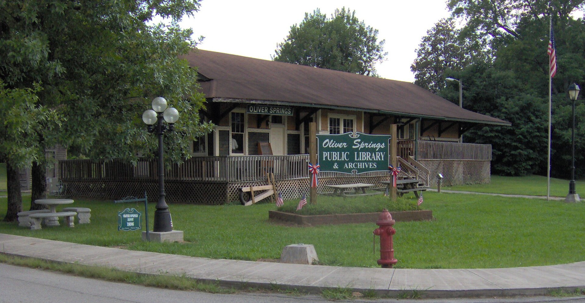 The Oliver Springs Depot in Oliver Springs, Tennessee, in the southeastern United States. The depot, built in 1896, is now home to the Oliver Springs Public Library.