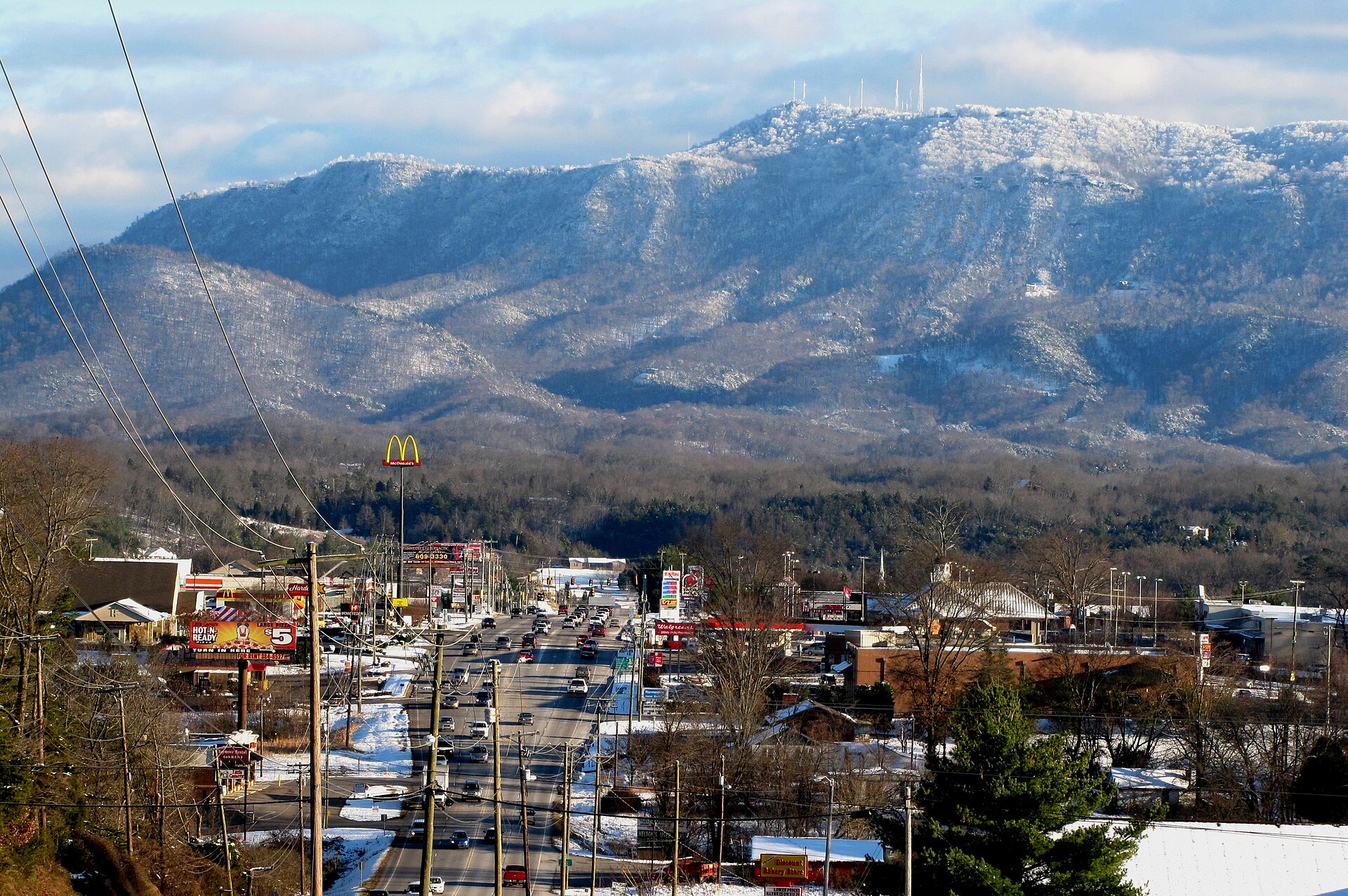 Chapman Highway (US-441) traversing Seymour, Tennessee, USA, with Bluff Mountain (part of the Foothills of the Great Smoky Mountains) rising in the distance.