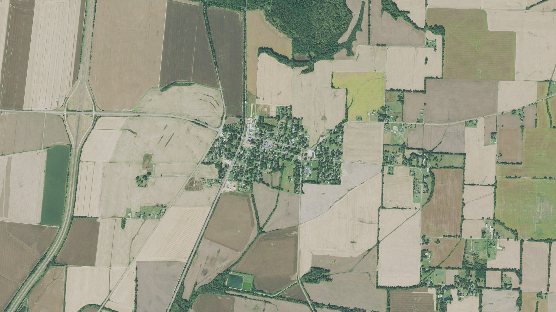 Natural-color aerial photograph of land around Trimble, Tennessee