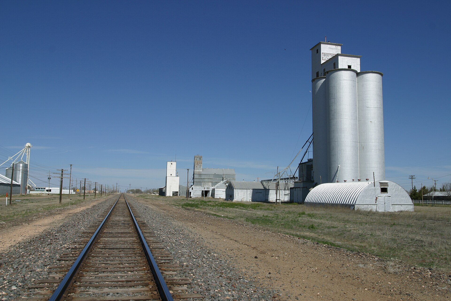 Boothe Elevators and BNSF railway on the southwest side of Anton, Texas.