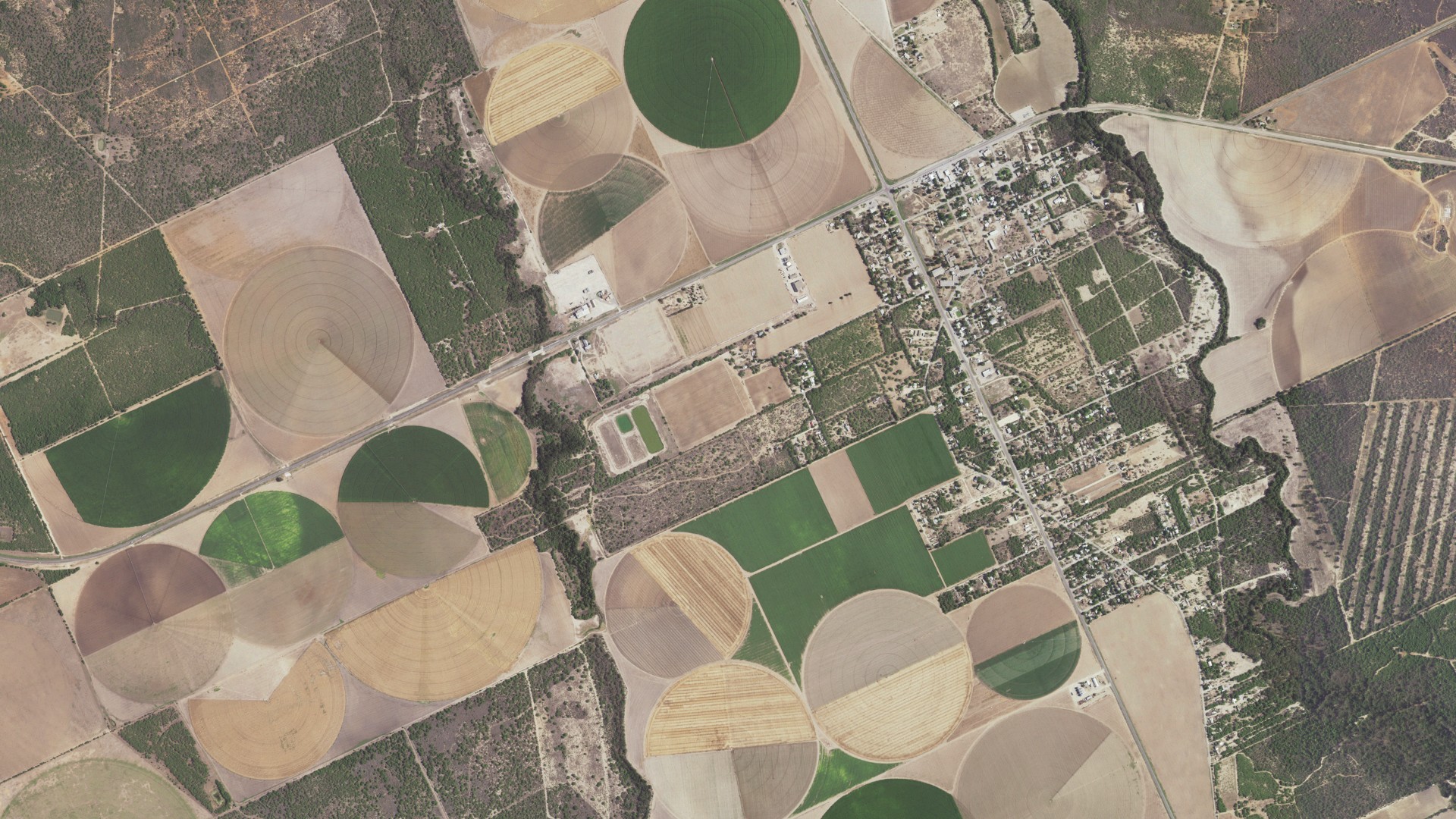 Natural-color aerial photograph of land around Batesville, Texas