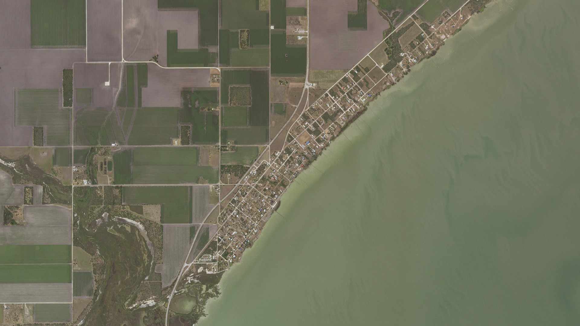 Natural-color aerial photograph of land around Bayside, Texas