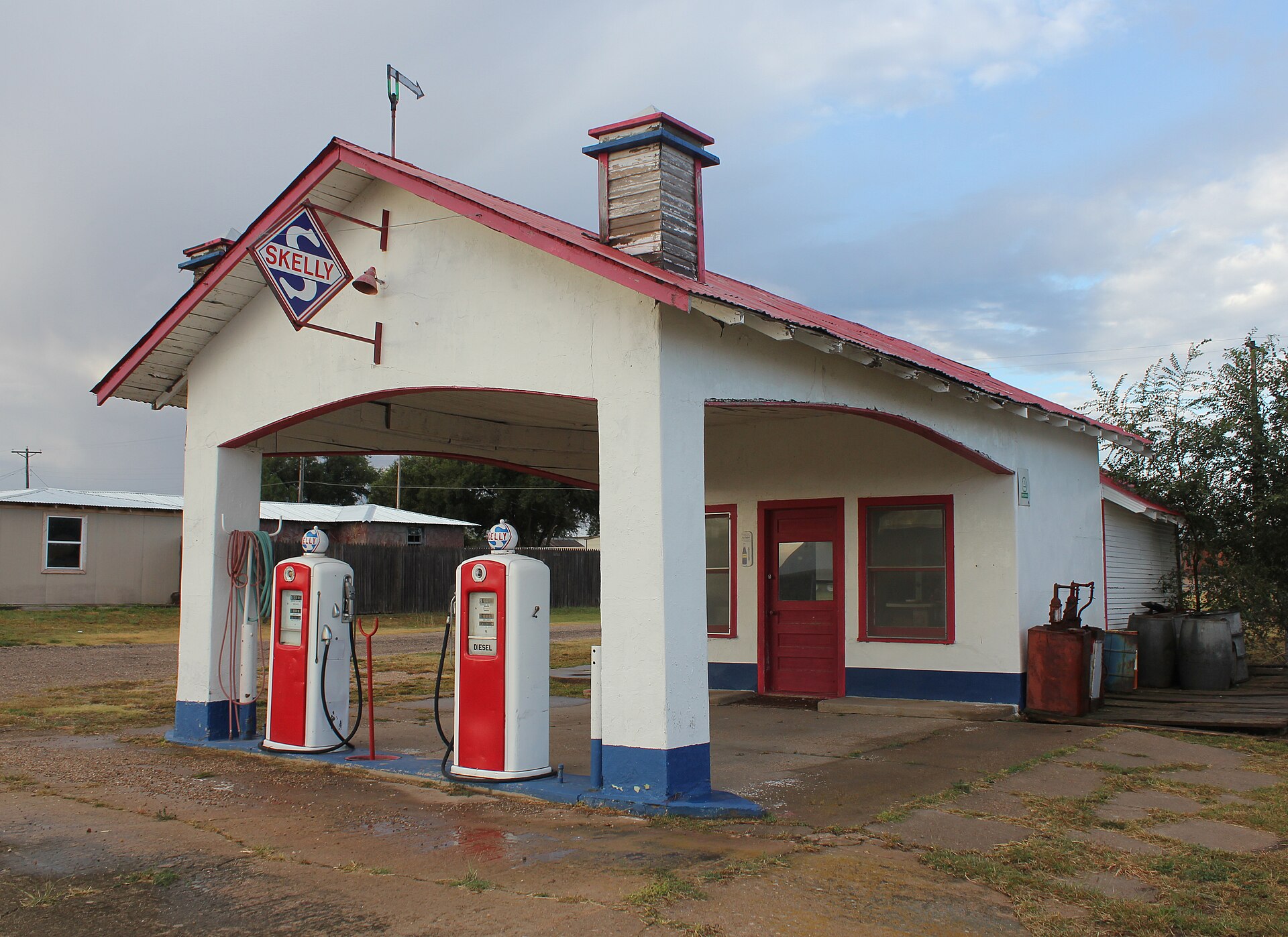A restored Skelly gas station in Skellytown, Texas. It is located on Main Street, near the intersection with 3rd Street. — Carson County, Texas