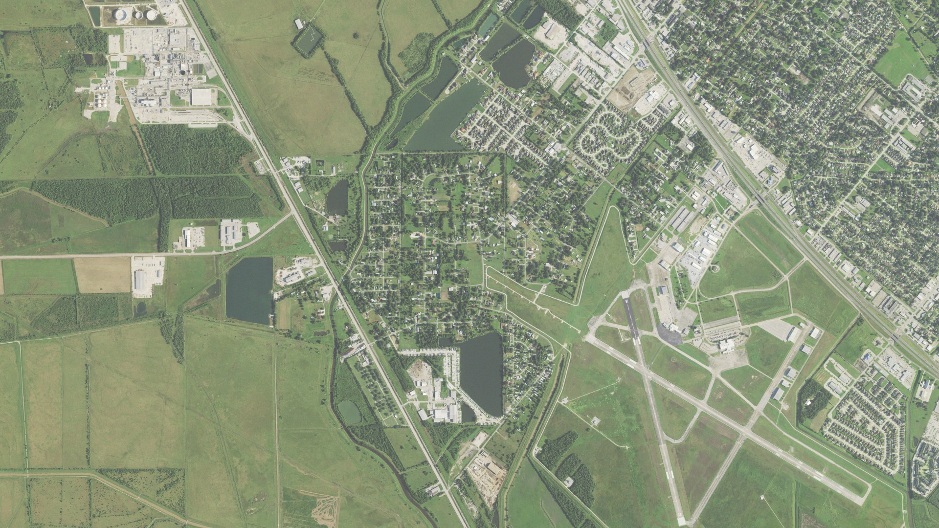 Natural-color aerial photograph of land around Beauxart Gardens, Texas