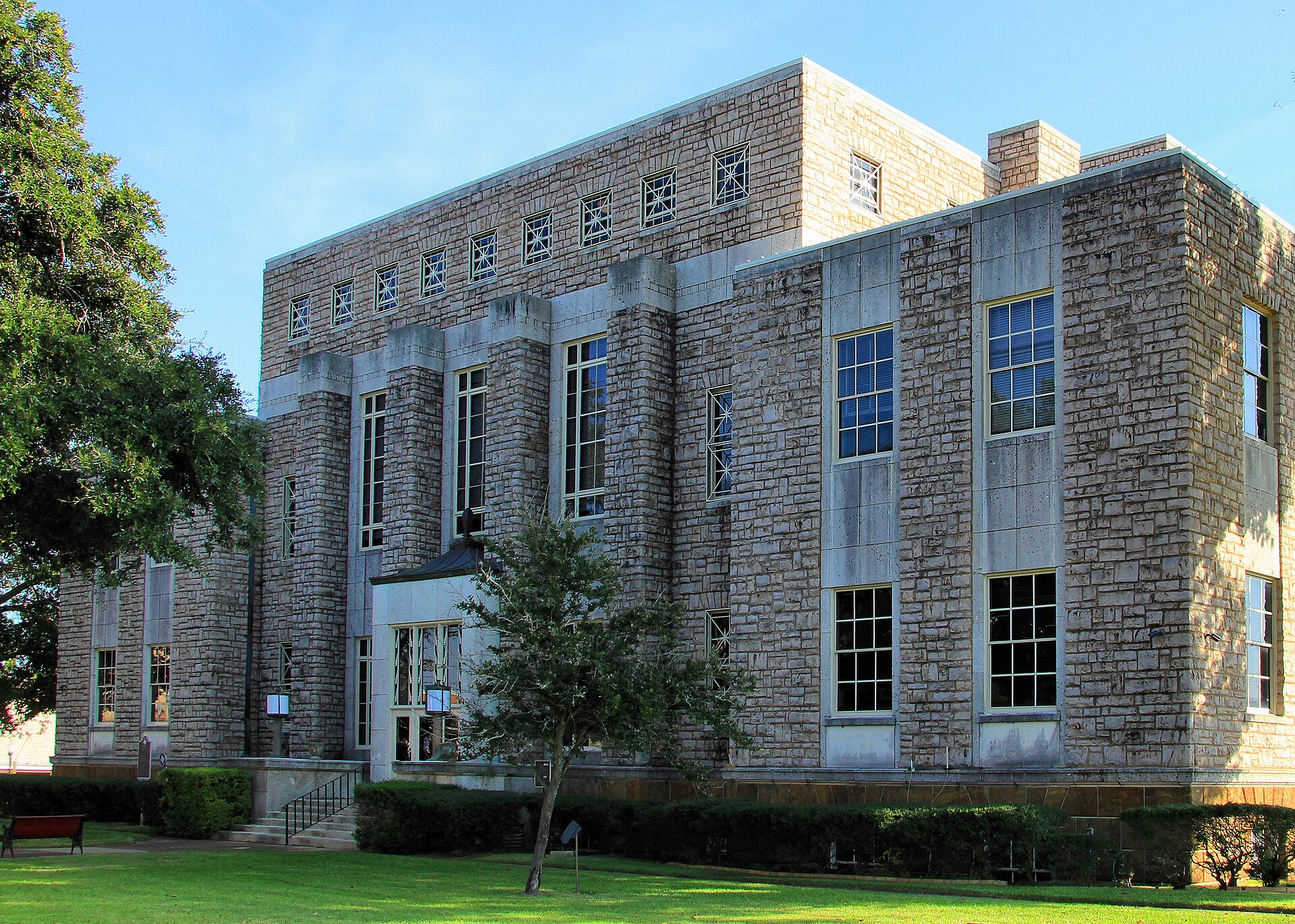 The Cherokee County Courthouse in Rusk, Texas, United States. The courthouse was built out of limestone in 1940-1941 and was designated a Recorded Texas Historic Landmark in 1991.