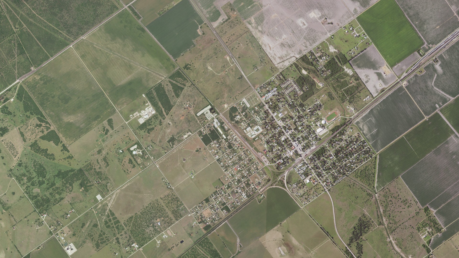Natural-color aerial photograph of land around Bloomington, Texas