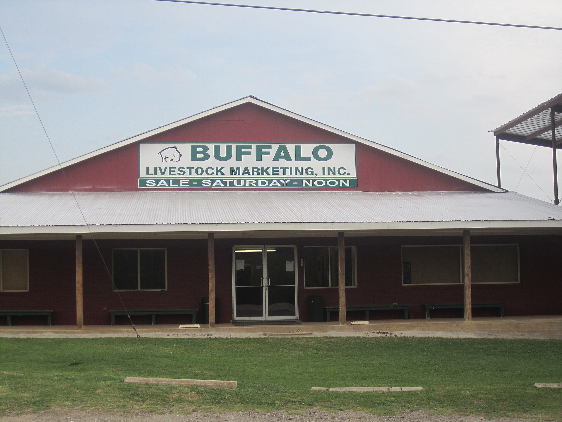 I took photo of Buffalo, TX, livestock auction barn with Canon camera. — Texas