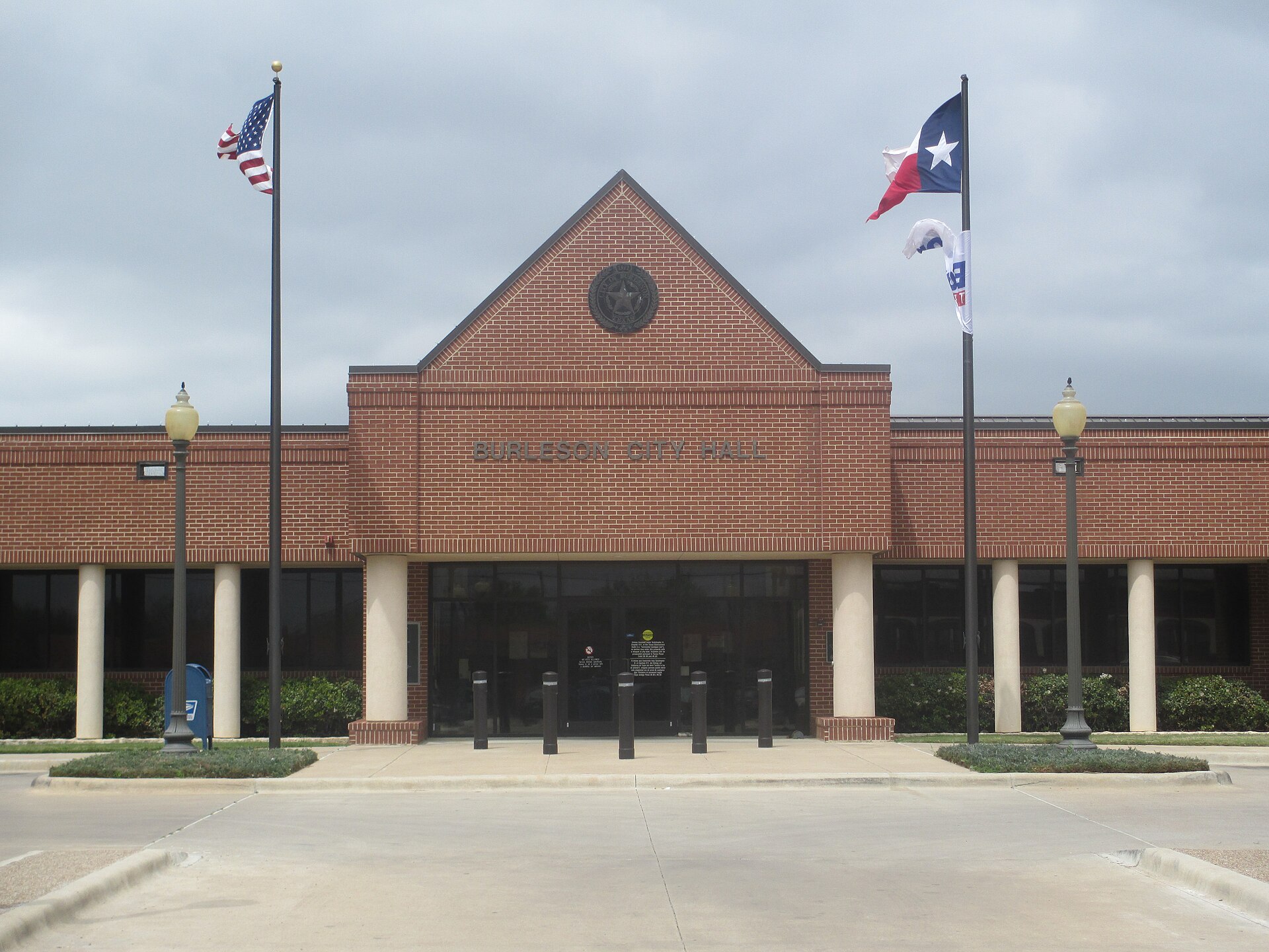 I took photo of Burleson, TX, City Hall, with Canon camera, April 7, 2013. Billy Hathorn (talk) 20:13, 9 April 2013 (UTC) — Texas