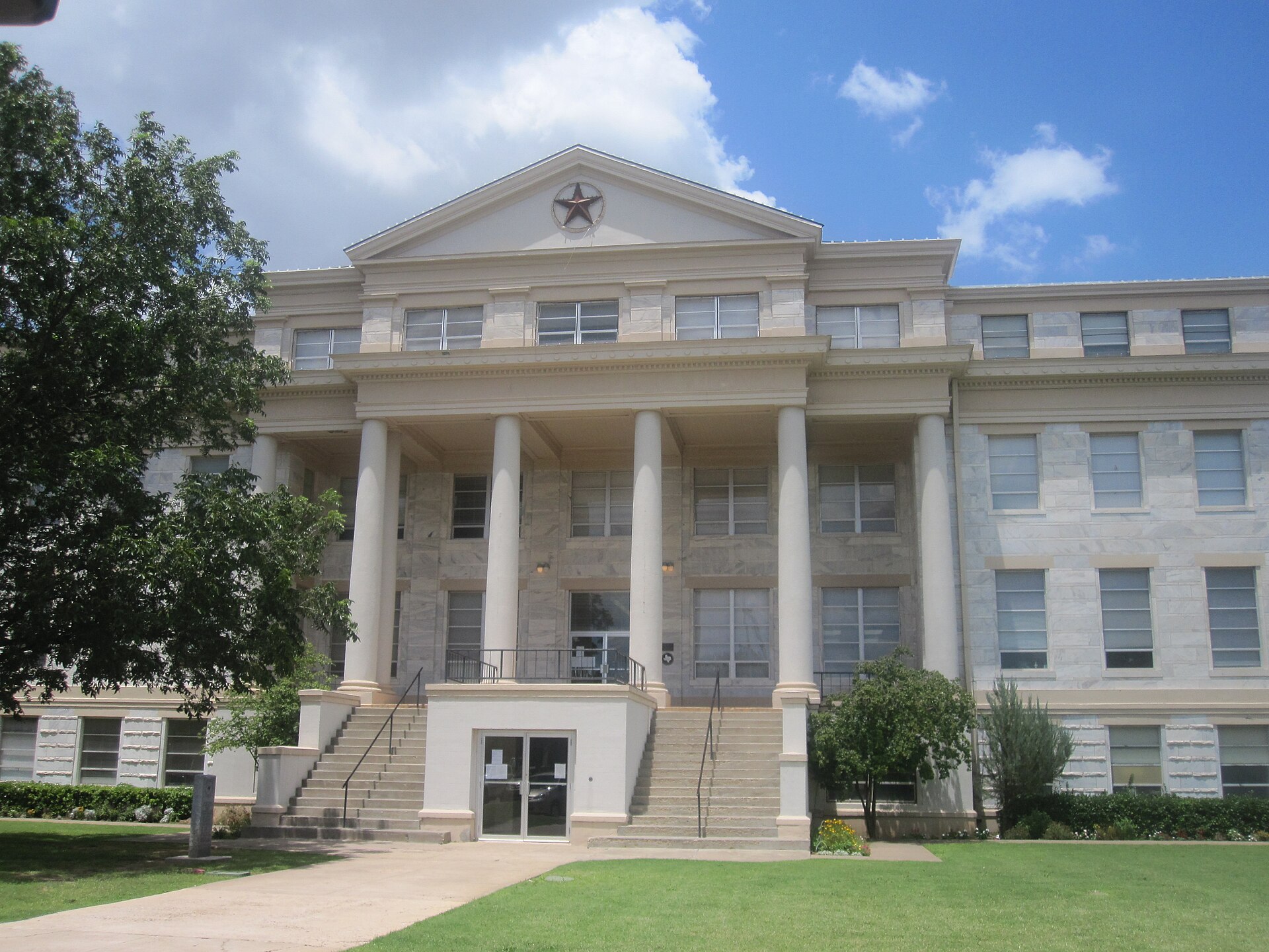 Deaf Smith County Courthouse. I took photo with Canon camera in Hereford, TX. — Texas