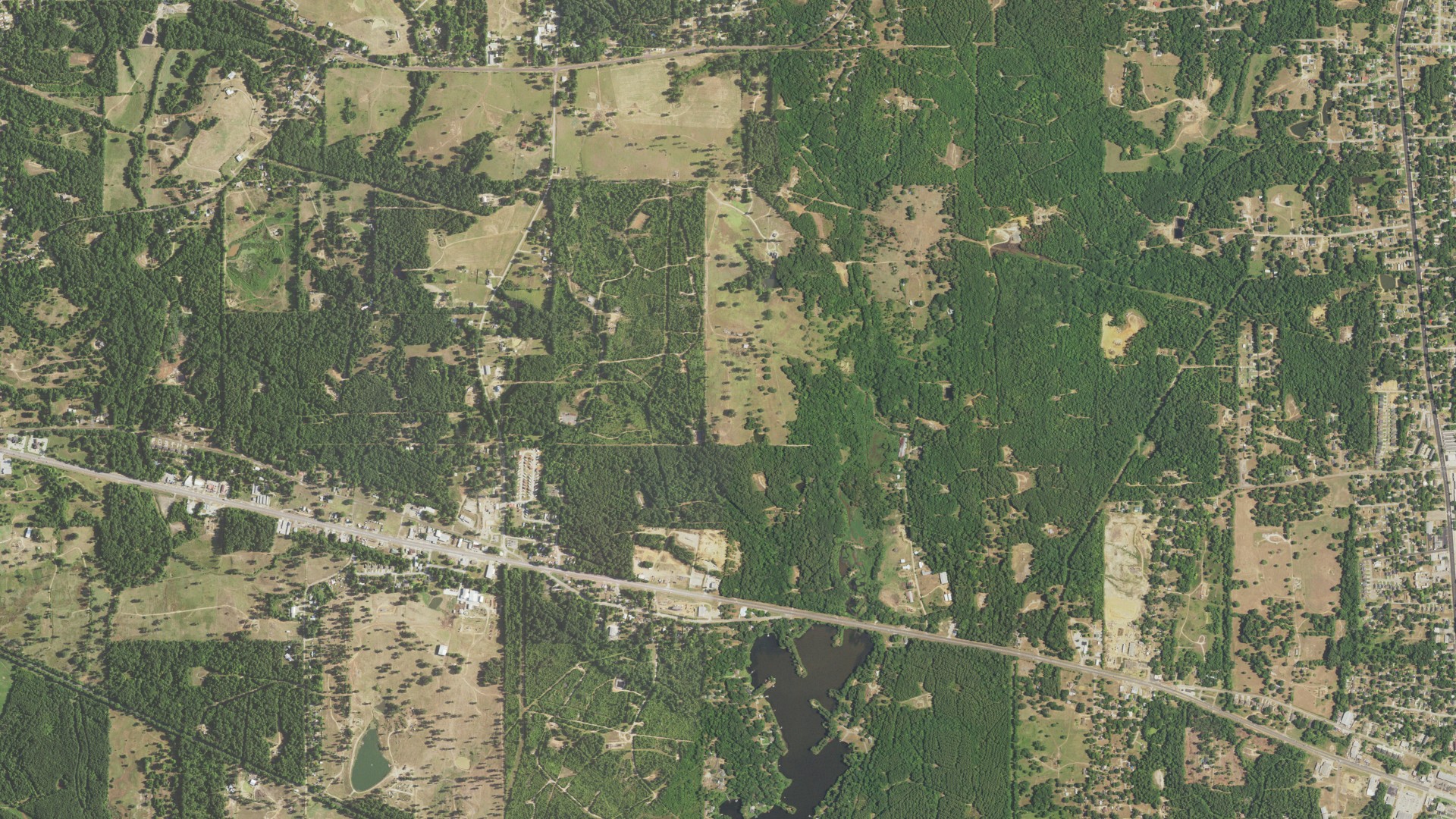 Natural-color aerial photograph of land around Clarksville City, Texas