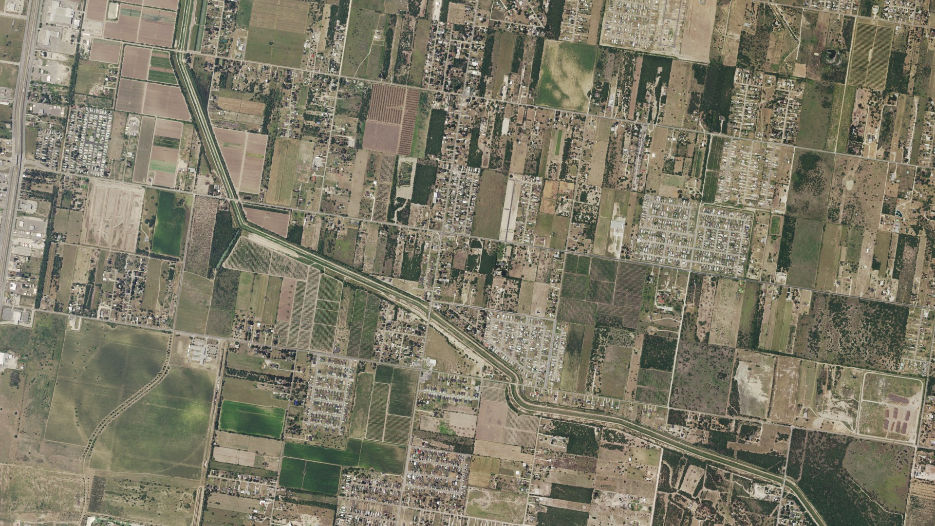 Natural-color aerial photograph of land around Doolittle, Texas