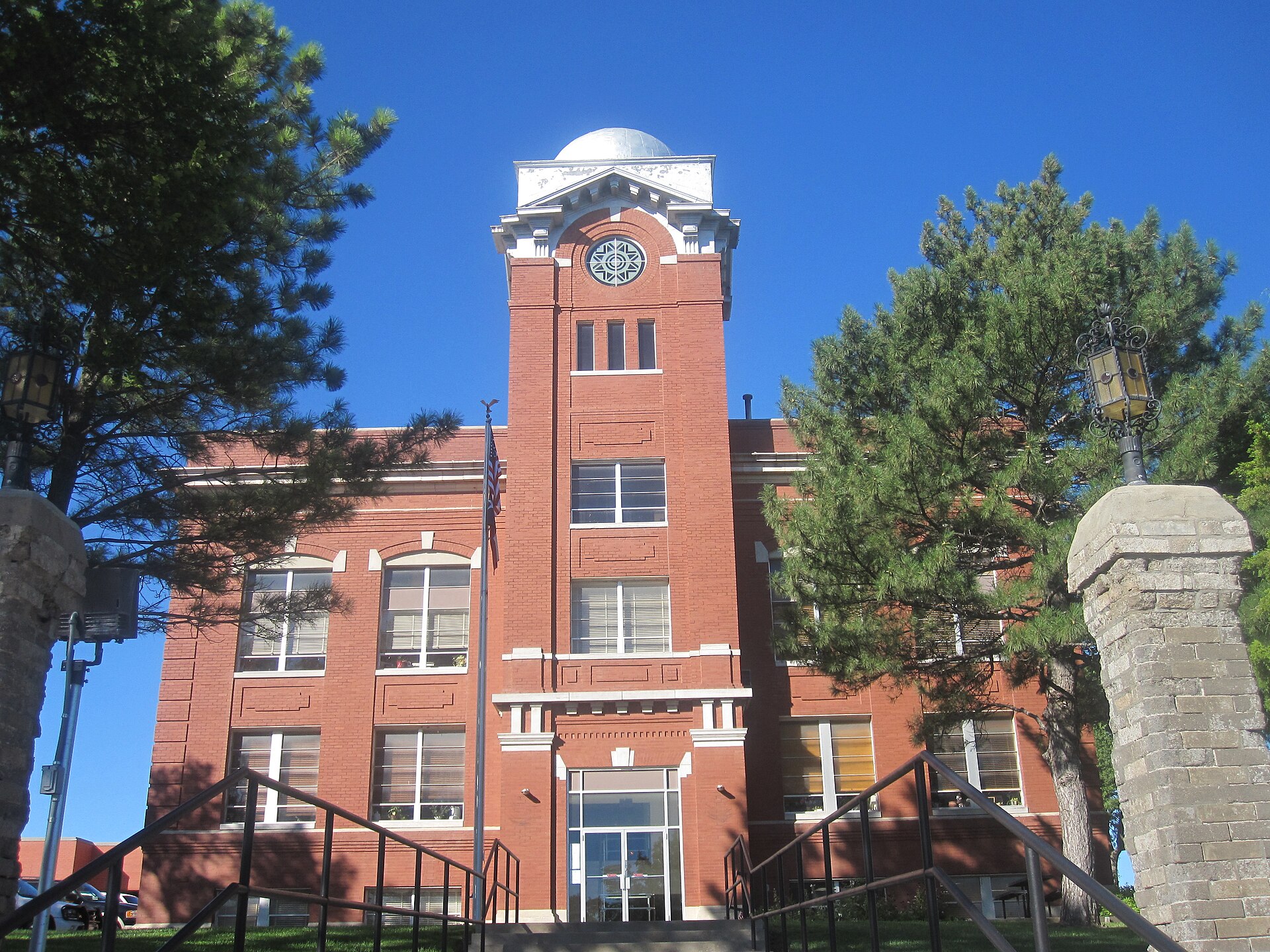 Hemphill County Courthouse. I took photo with Canon camera in Canadian, TX. — Texas