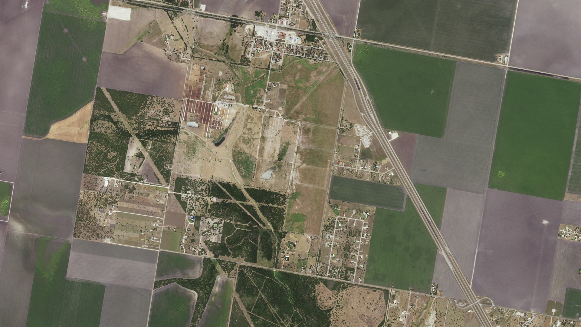 Natural-color aerial photograph of land around Edroy, Texas