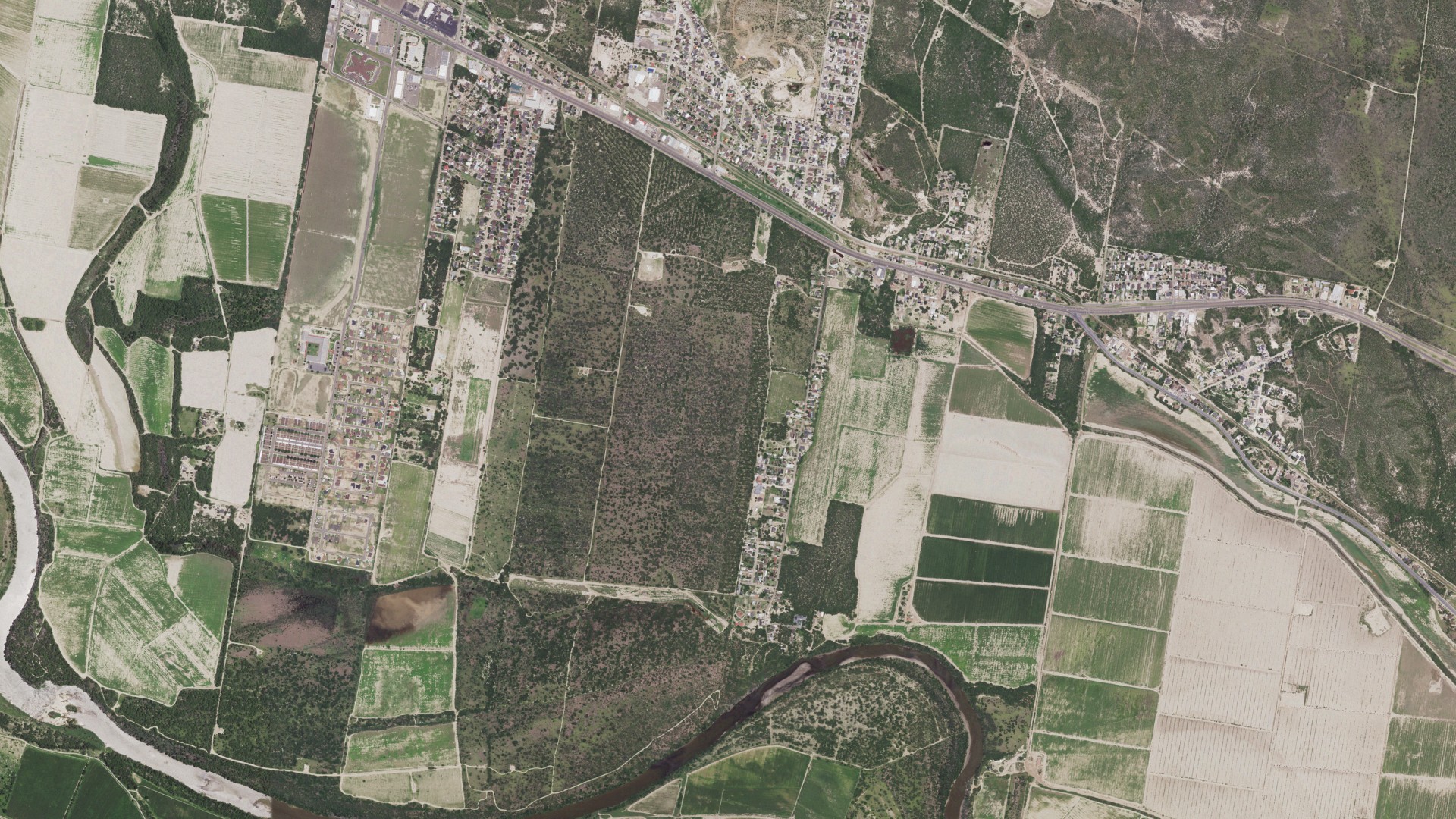 Natural-color aerial photograph of land around El Refugio, Texas
