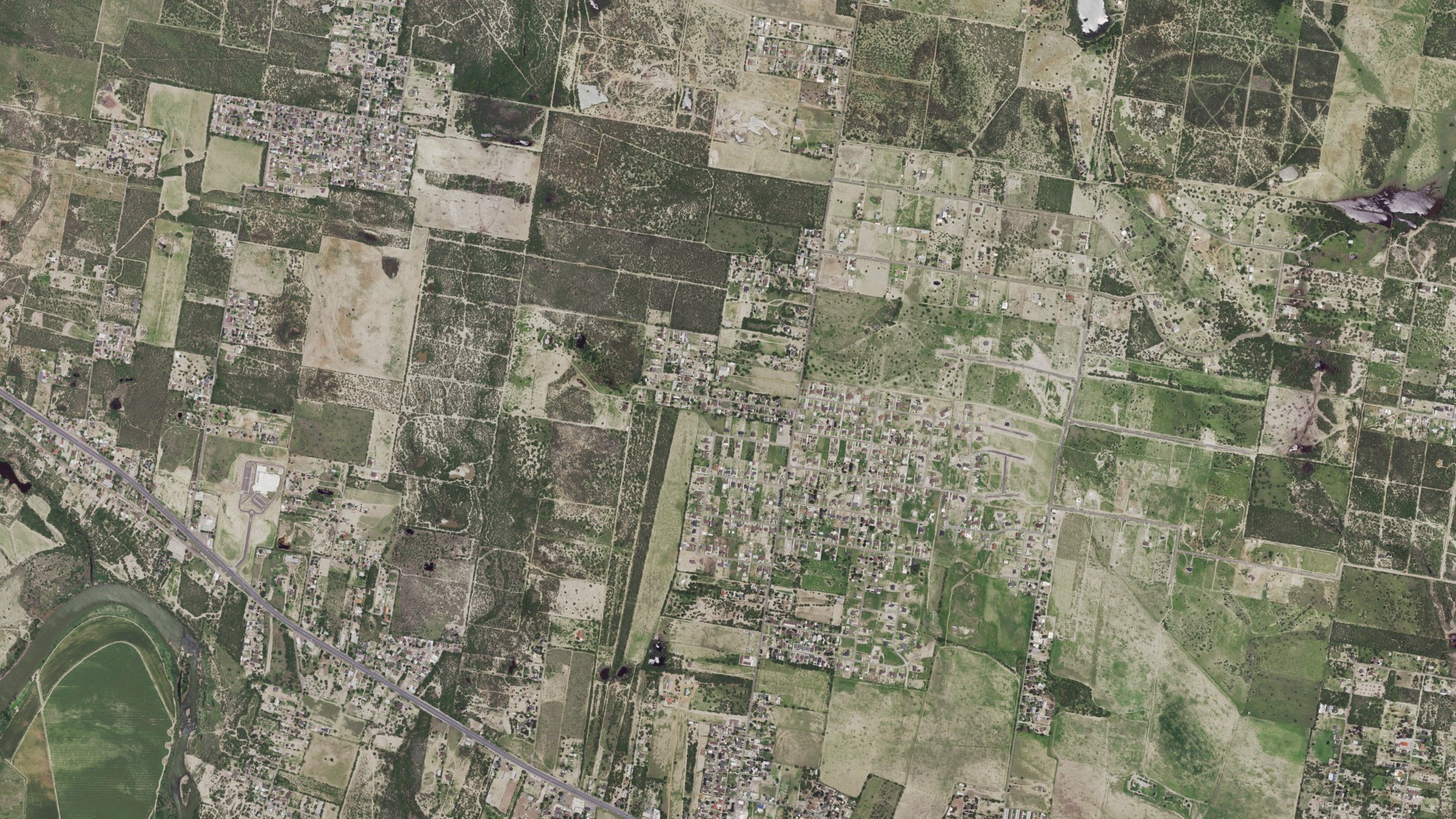 Natural-color aerial photograph of land around Flor del Rio, Texas