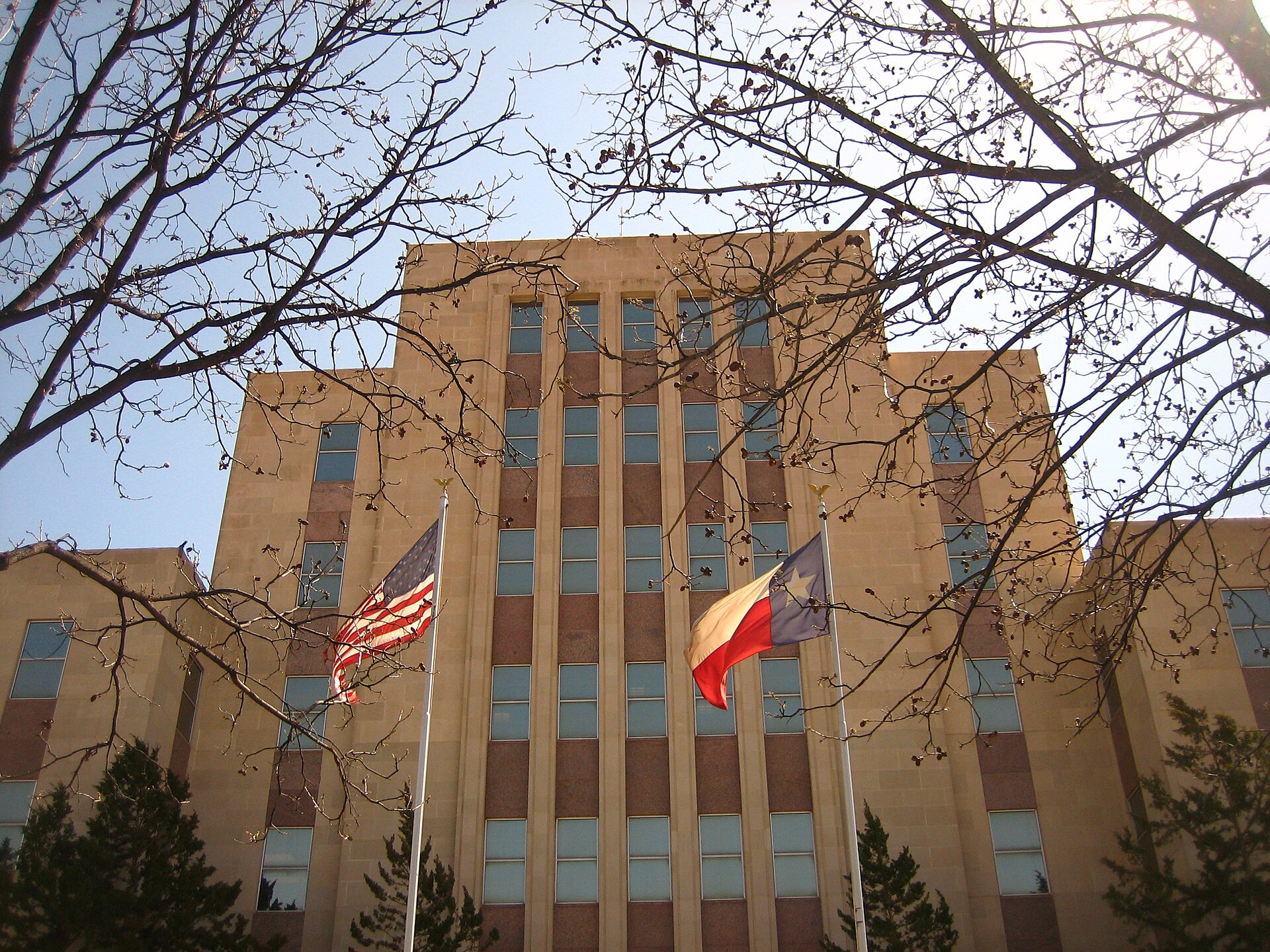 The current Lubbock County Courthouse in Lubbock, Texas, United States. I took photo on April 3, 2009.Billy Hathorn (talk) 16:25, 14 April 2009 (UTC)