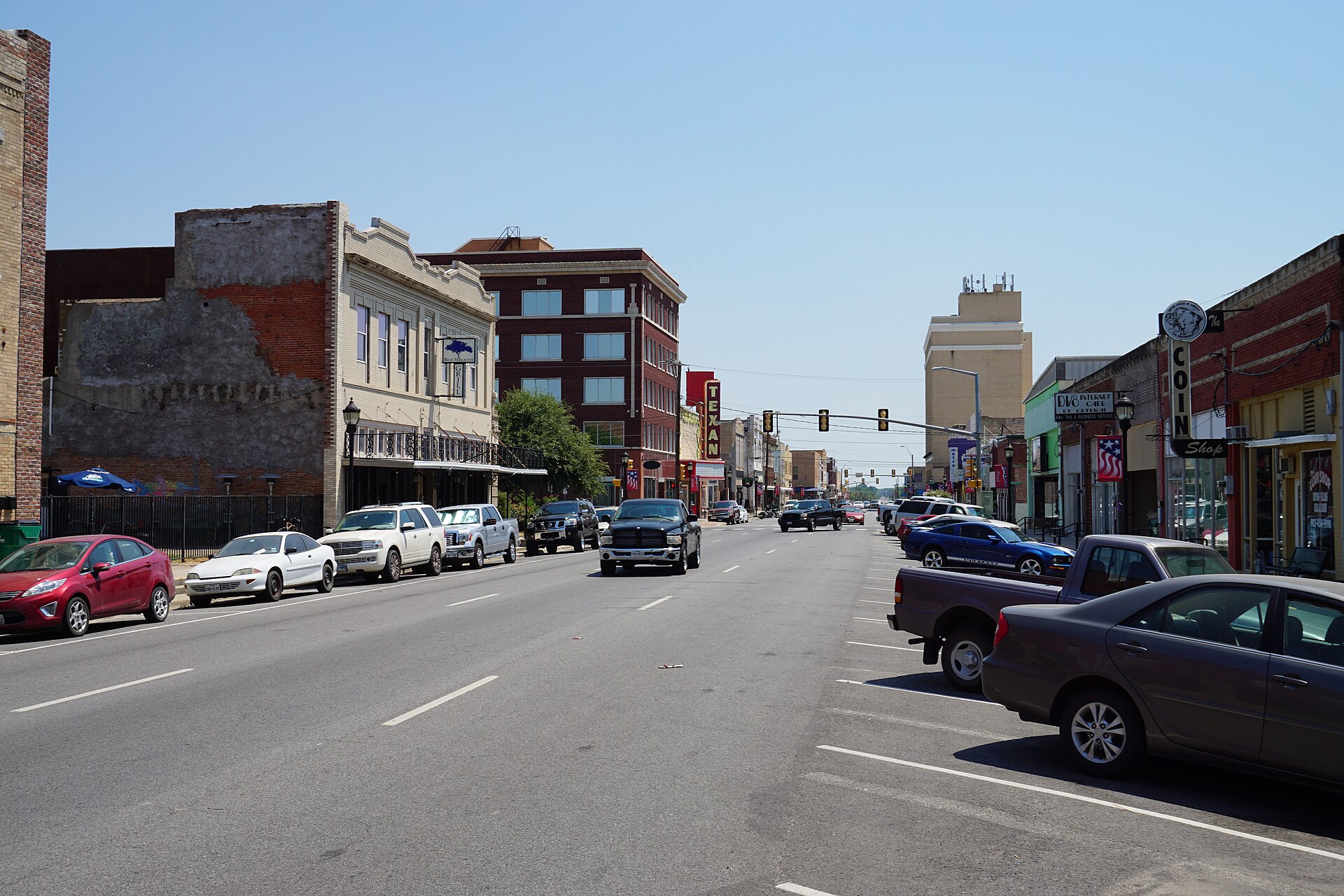 Lee Street in Greenville, Texas (United States).
