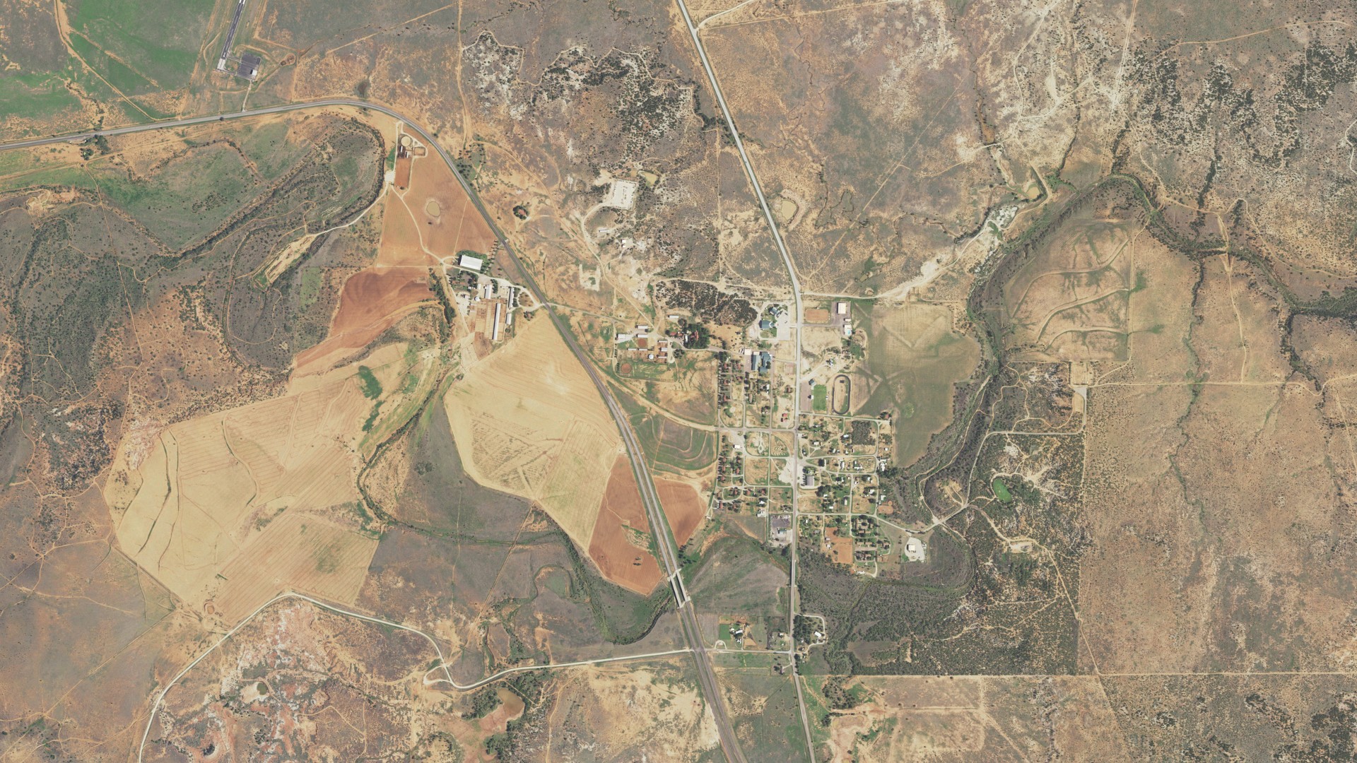 Natural-color aerial photograph of land around Guthrie, Texas