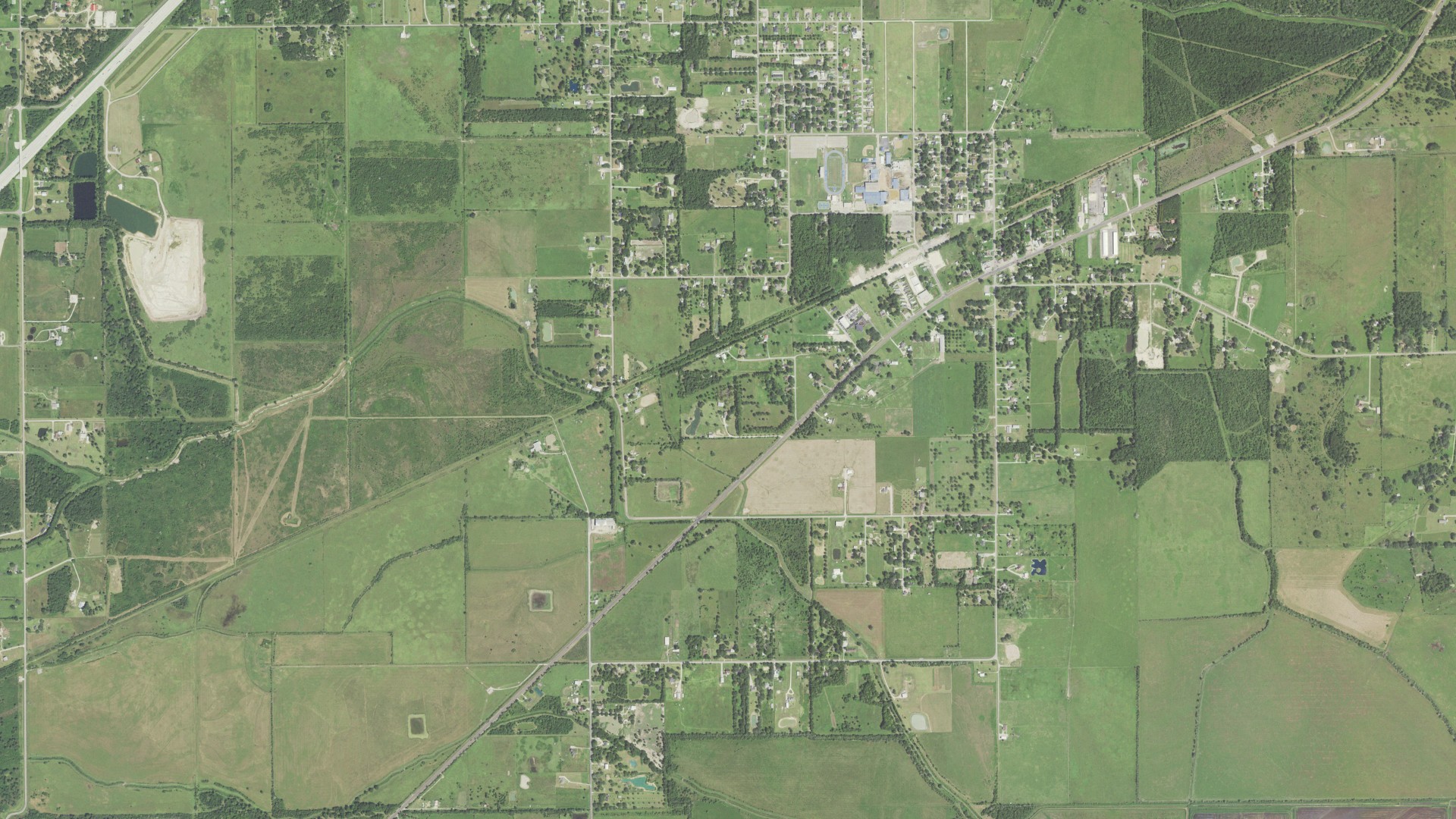 Natural-color aerial photograph of land around Hamshire, Texas