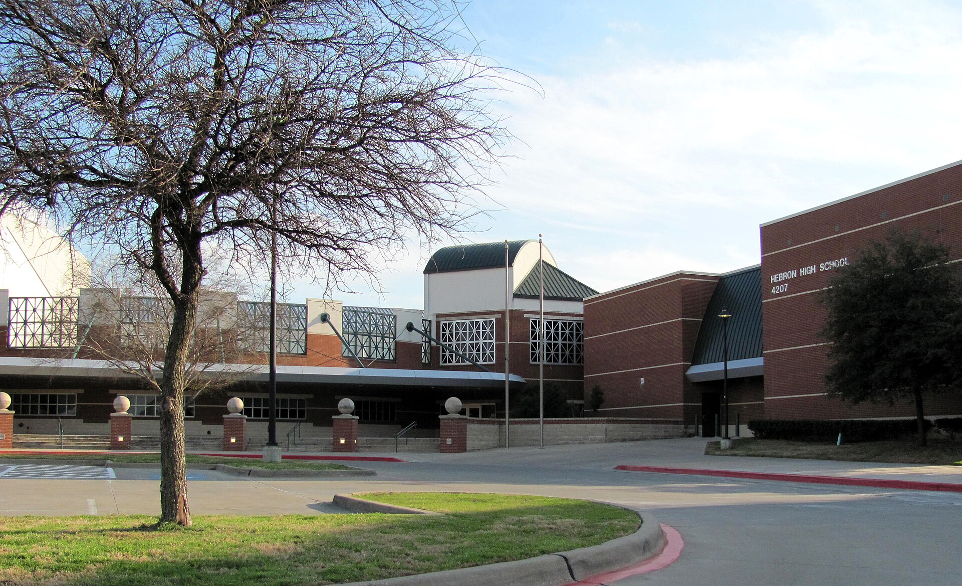 The front of Hebron High School in Carrollton, Texas. Part of the Lewisville Independent School District.