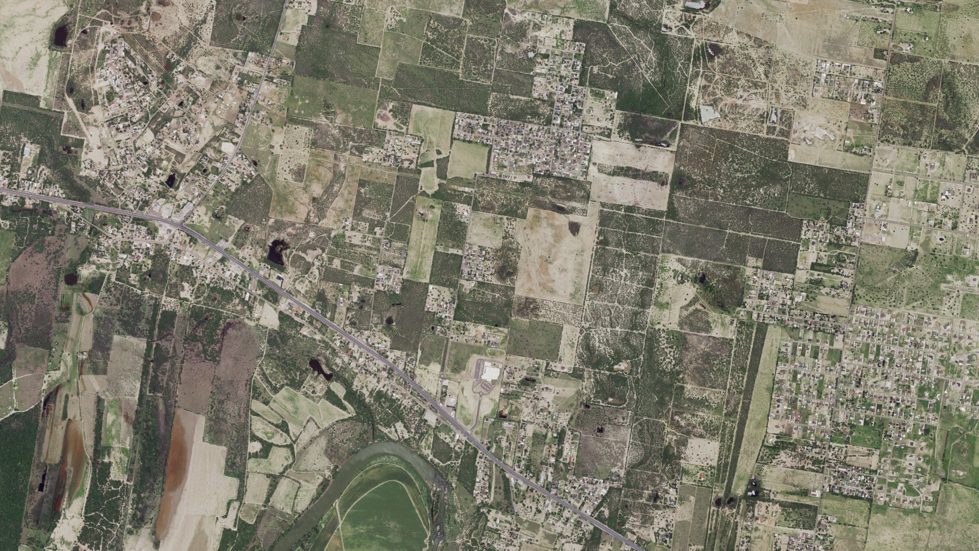 Natural-color aerial photograph of land around Hilltop, Texas