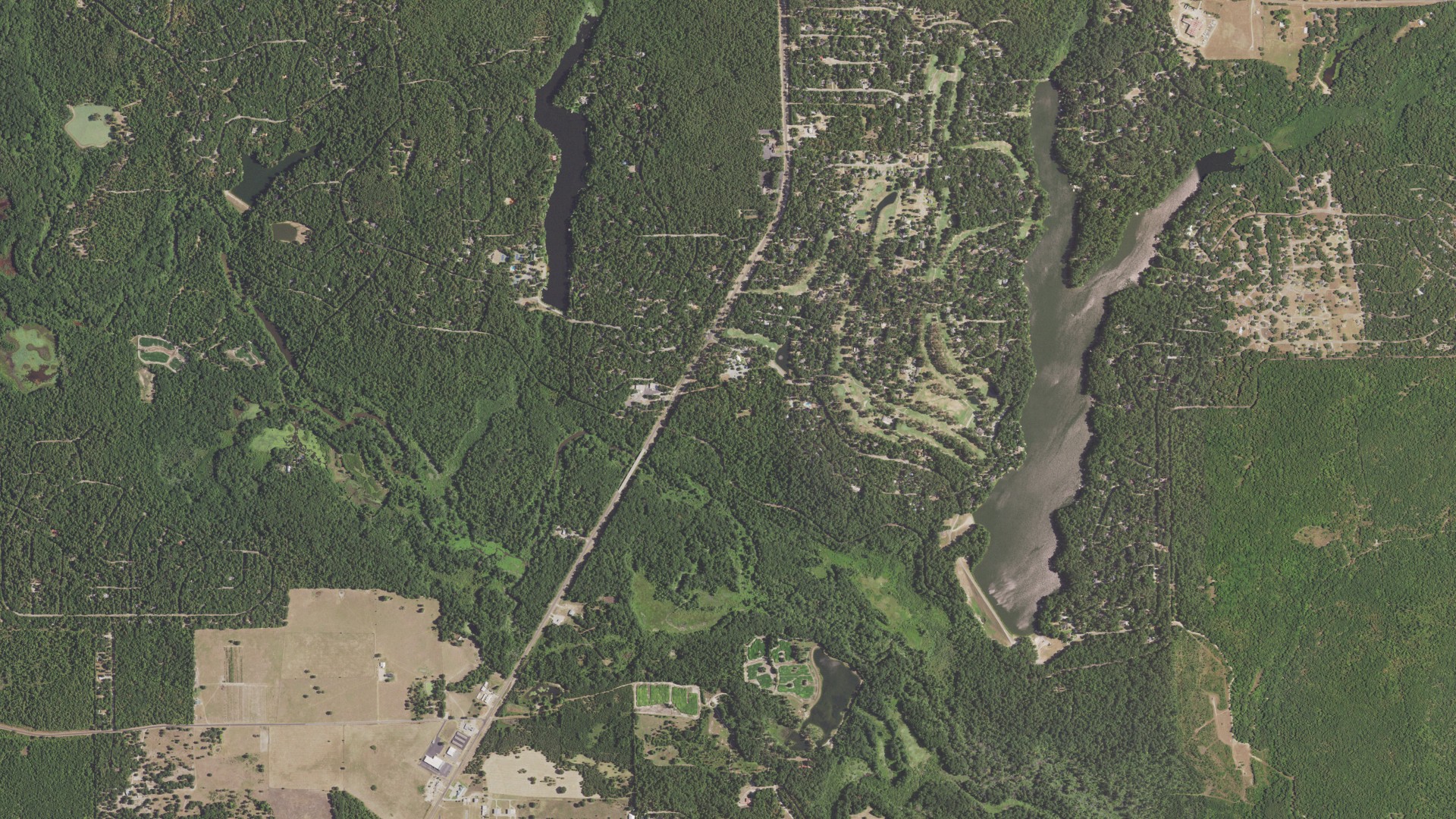 Natural-color aerial photograph of land around Holly Lake Ranch, Texas