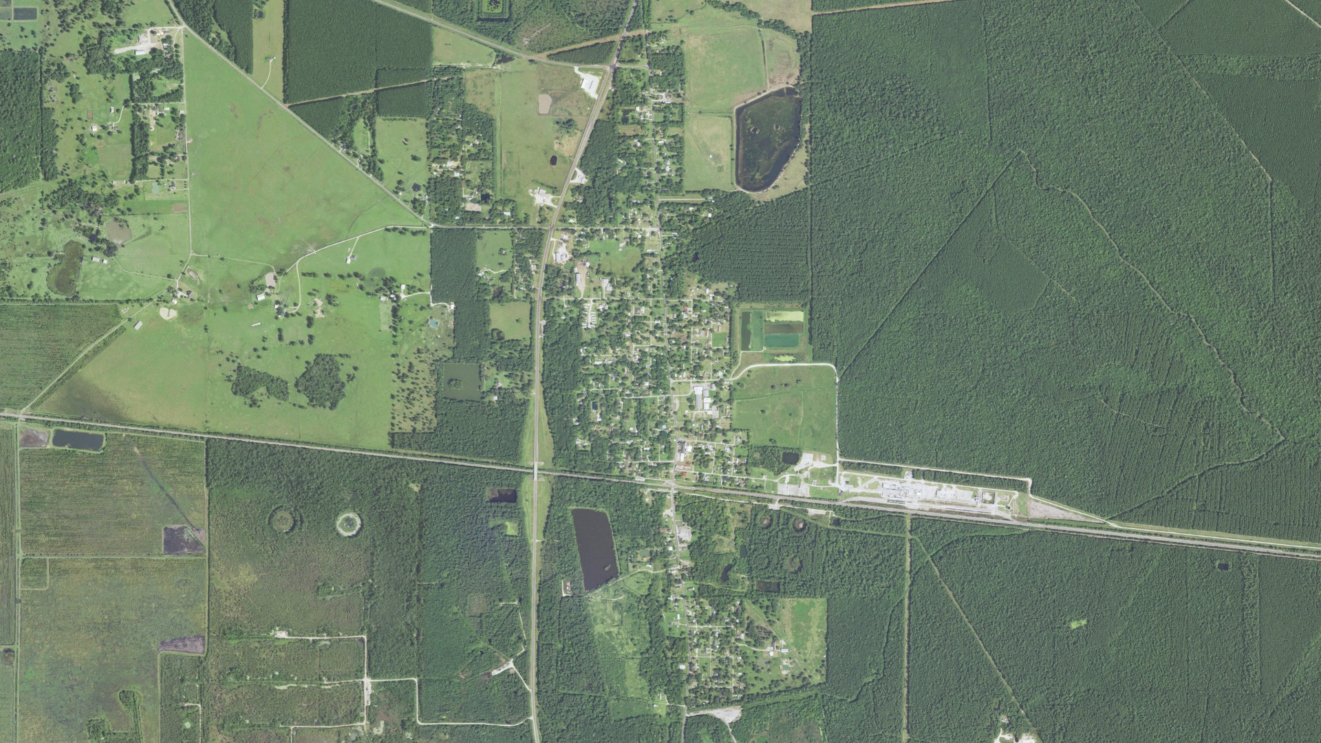 Natural-color aerial photograph of land around Hull, Texas