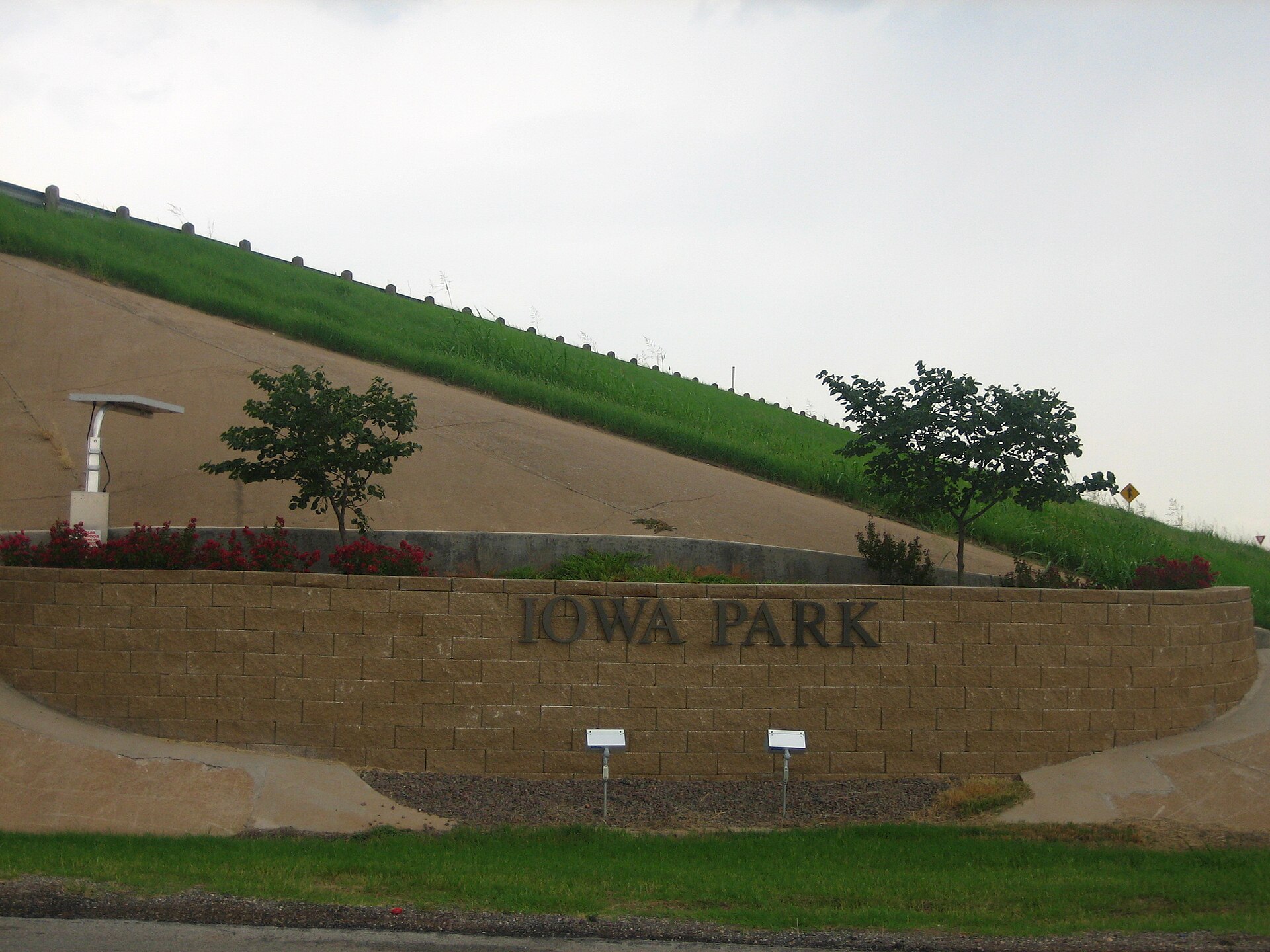 I took photo on July 16, 2008.Billy Hathorn (talk) 02:32, 24 July 2008 (UTC) — Iowa Park, Texas