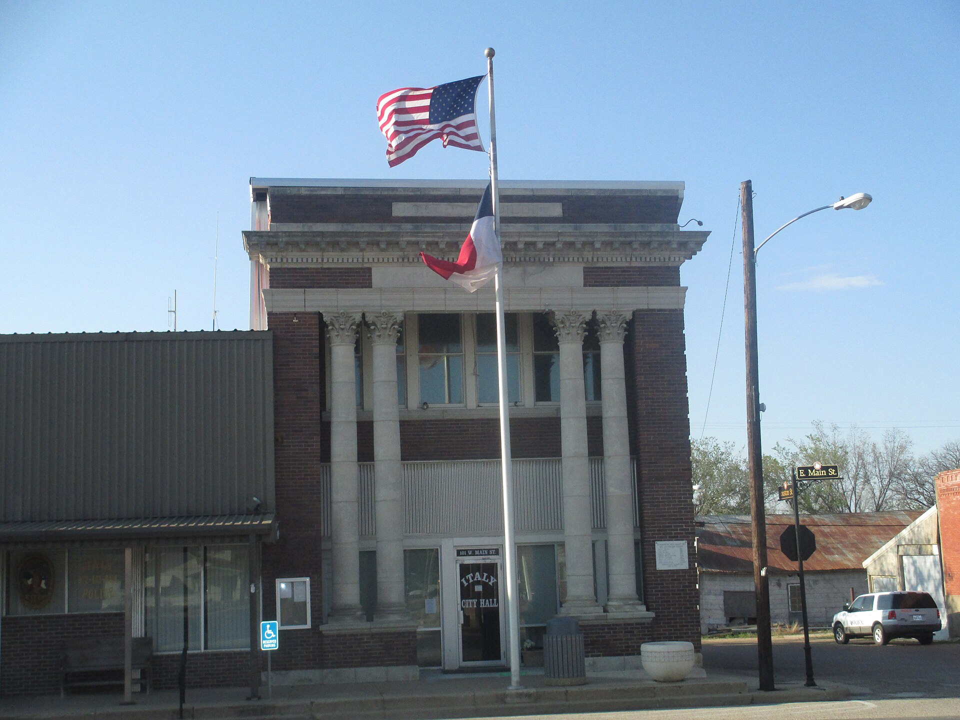 I took photo of new City Hall in Italy, TX, with Canon camera, March 31, 2013. Billy Hathorn (talk) 02:30, 12 April 2013 (UTC) — Texas