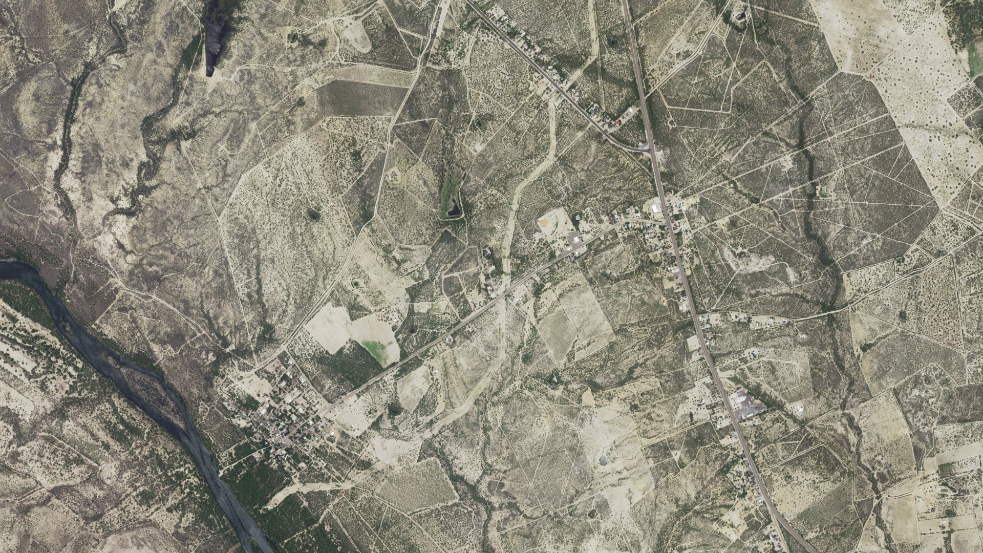 Natural-color aerial photograph of land around Jardin de San Julian, Texas