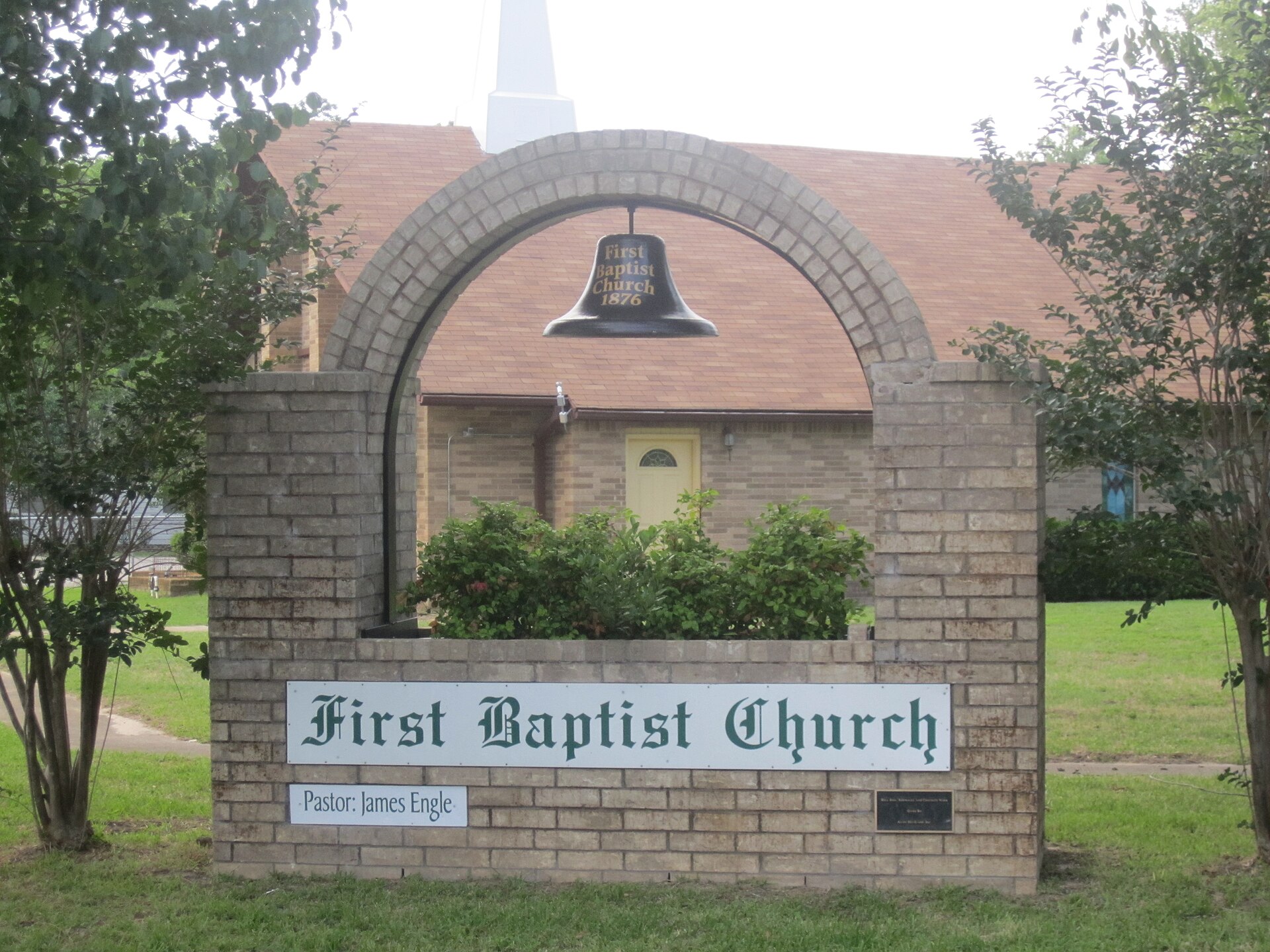 I took photo of First Baptist Church of Jewett, TX, with Canon camera. — Texas