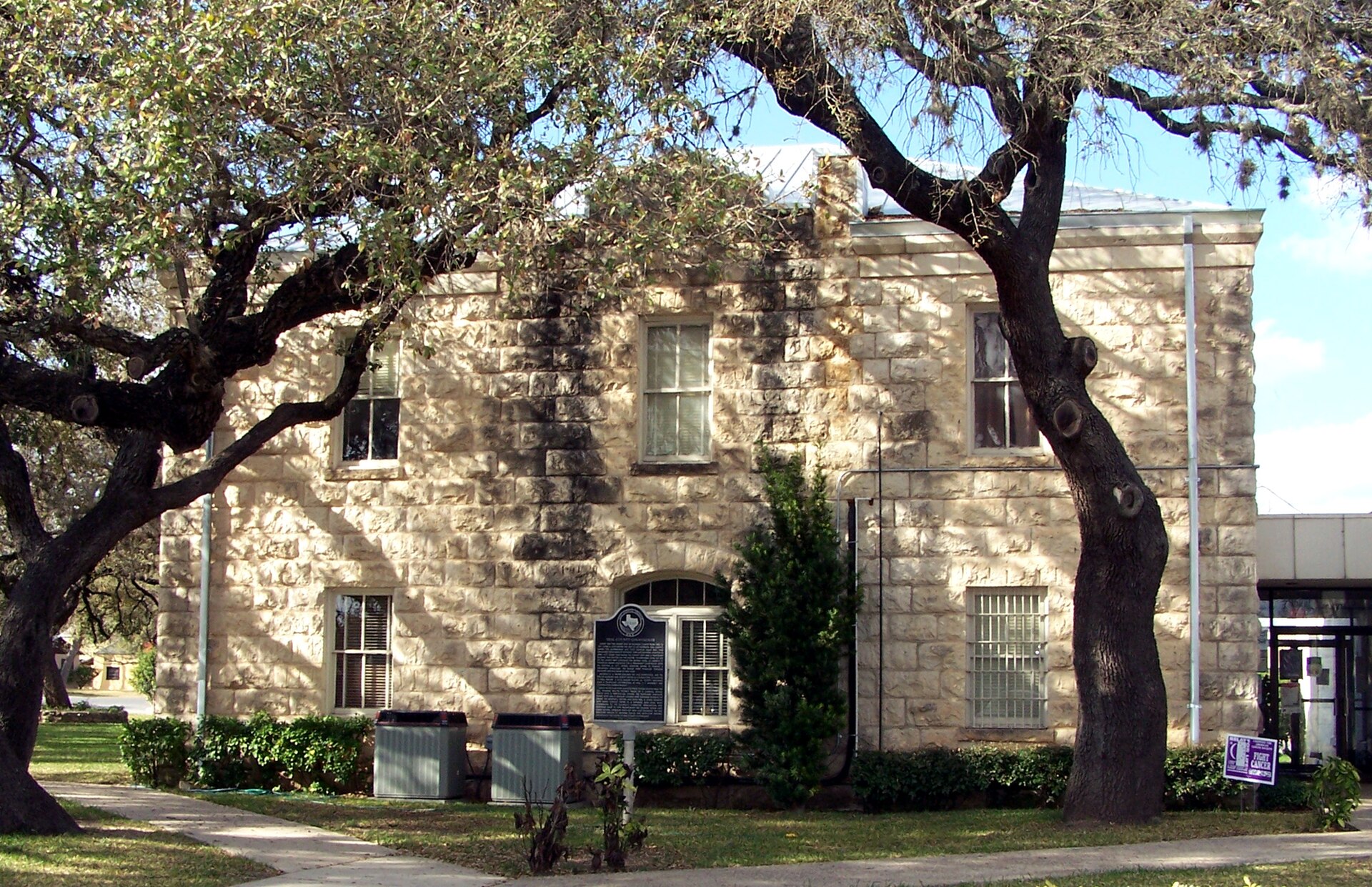 The Real County Courthouse located in Leakey, Texas, United States.