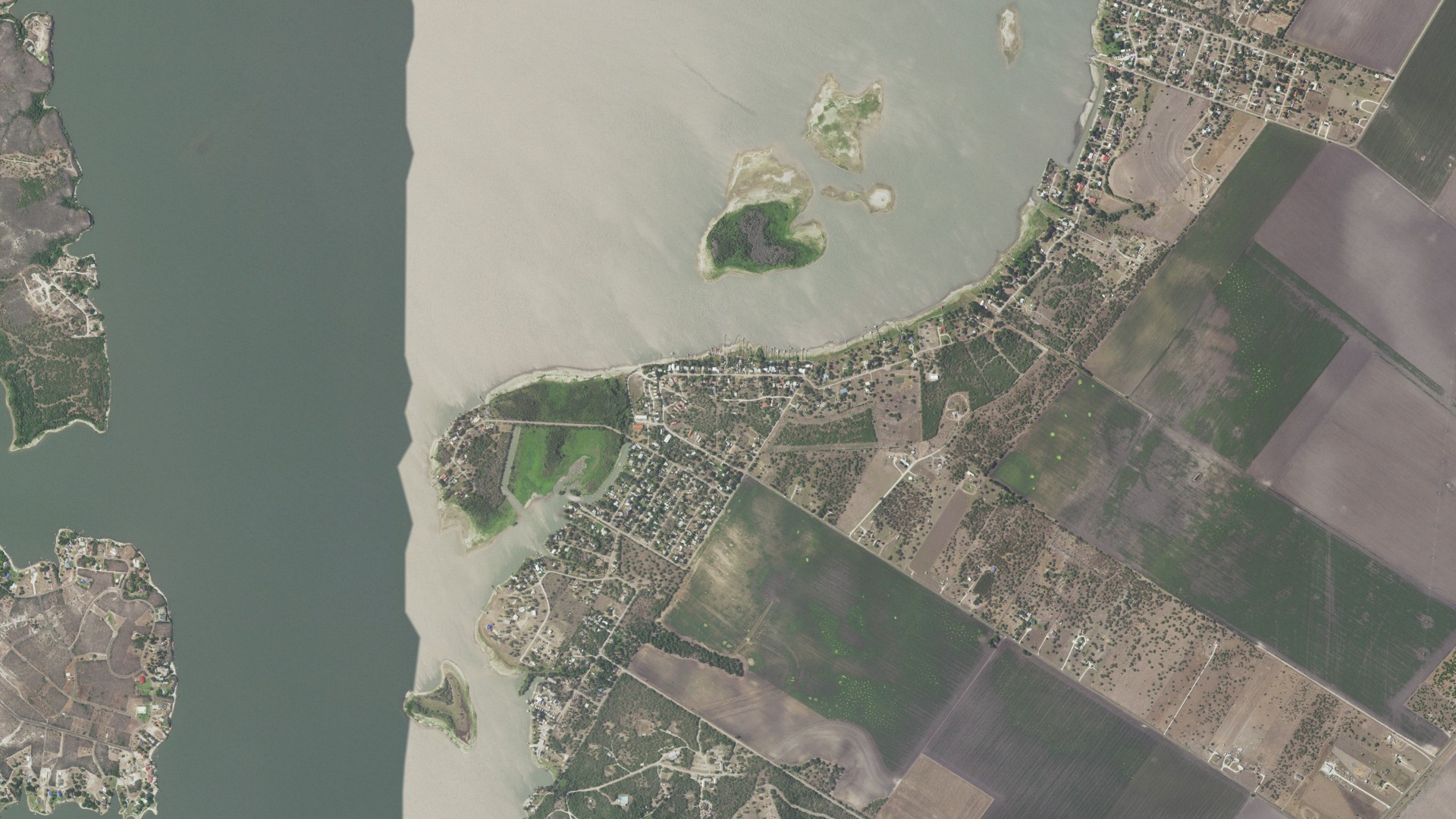 Natural-color aerial photograph of land around Lake City, Texas