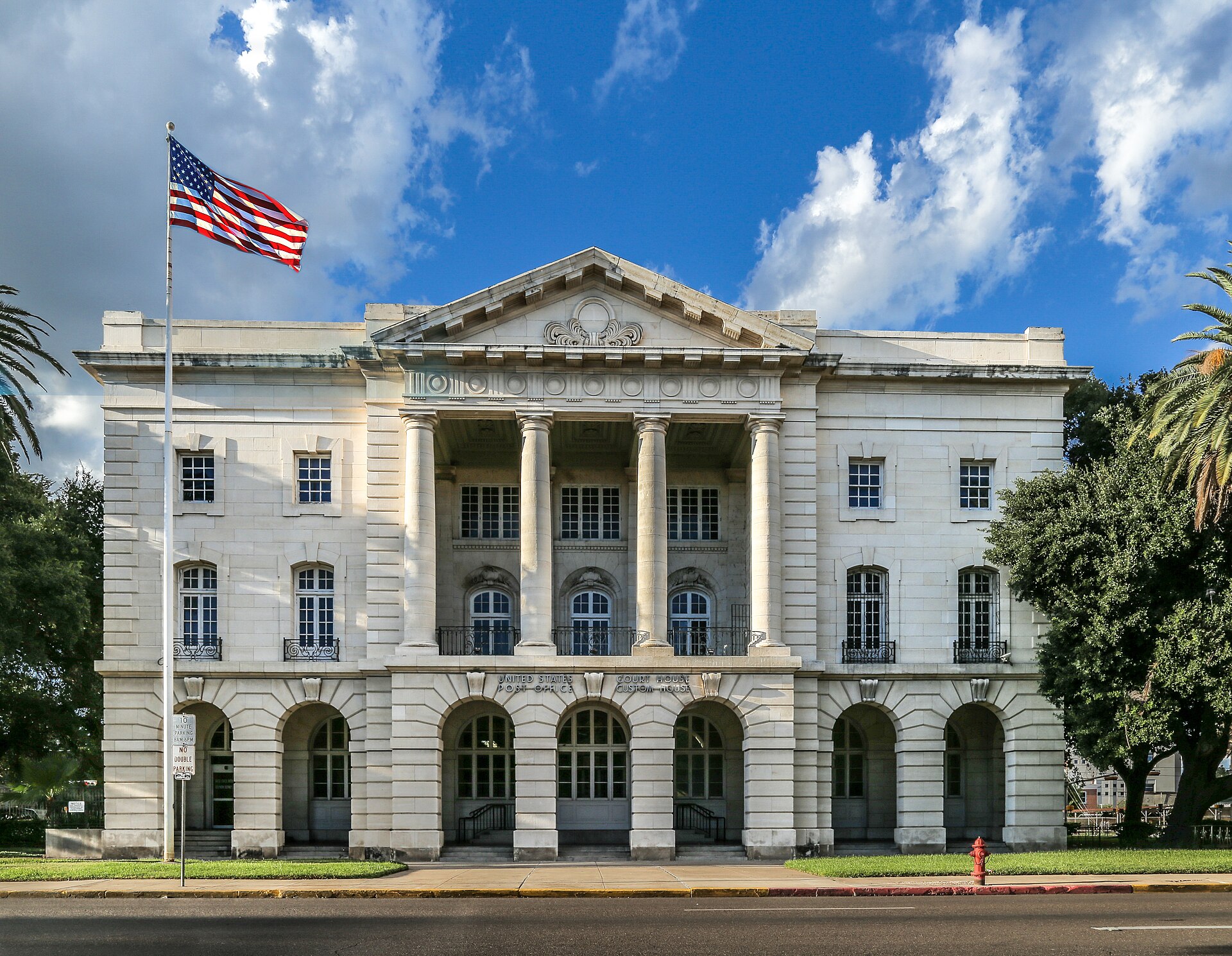 This is an image of a place or building that is listed on the National Register of Historic Places in the United States of America. Its reference number is 01000516 (Wikidata). — Laredo, Texas