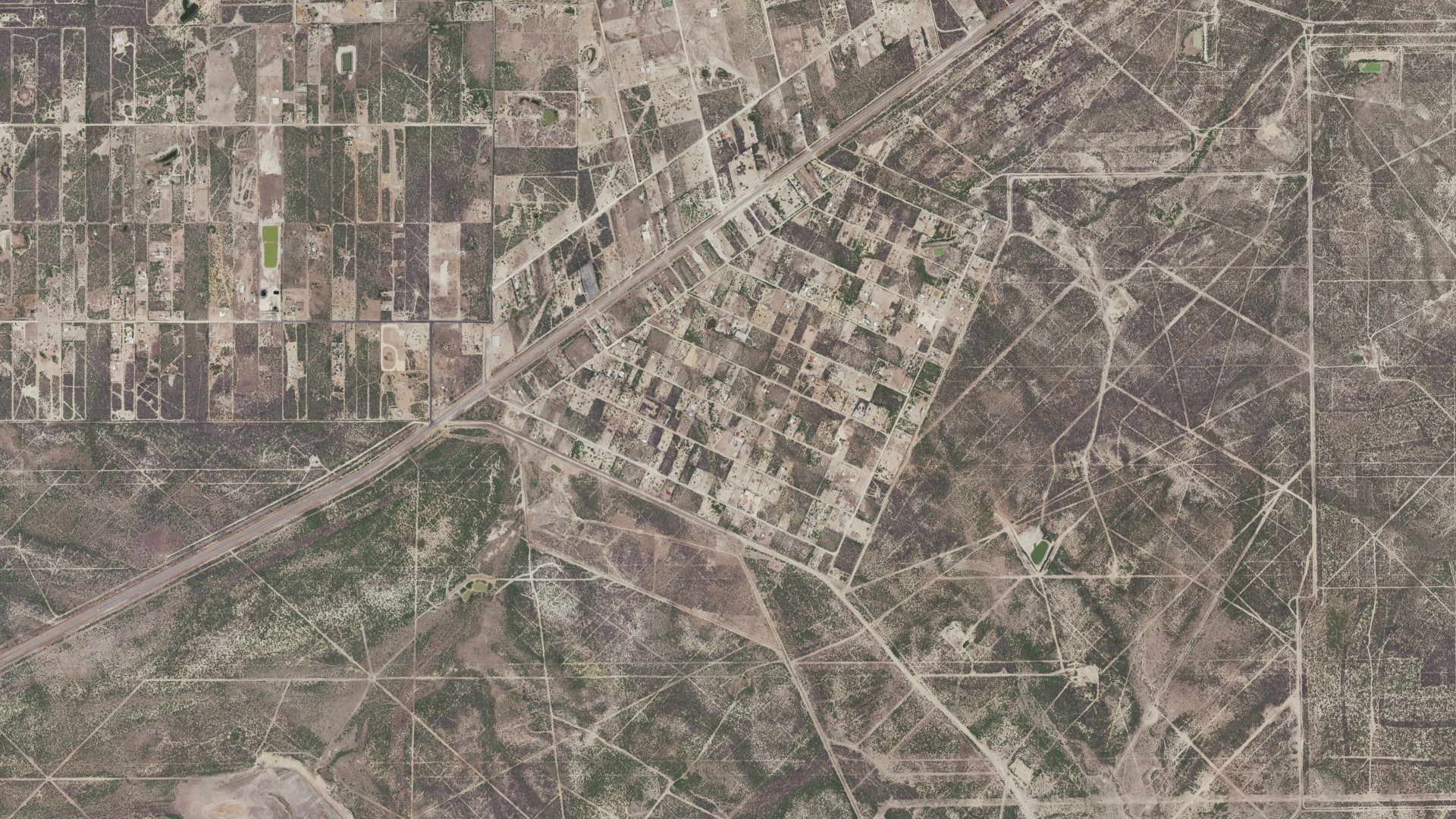 Natural-color aerial photograph of land around Los Arcos, Texas