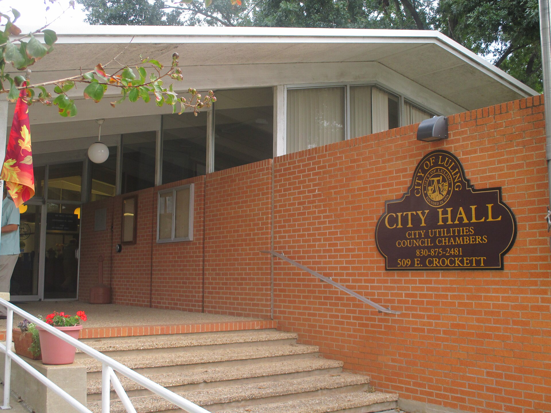I took photo of Luling City Hall entrance, with Canon camera. — Texas