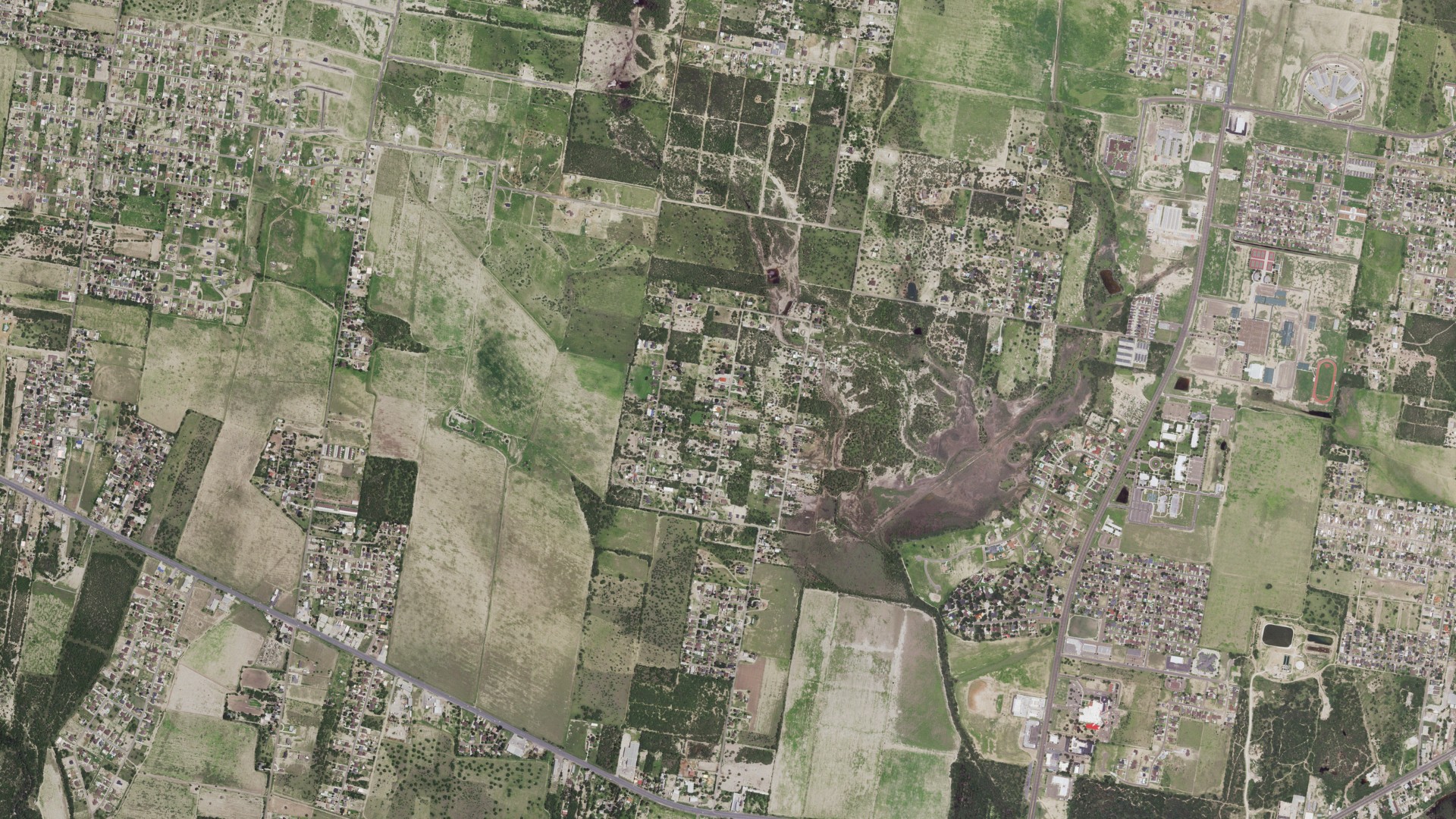 Natural-color aerial photograph of land around Mi Ranchito Estate, Texas