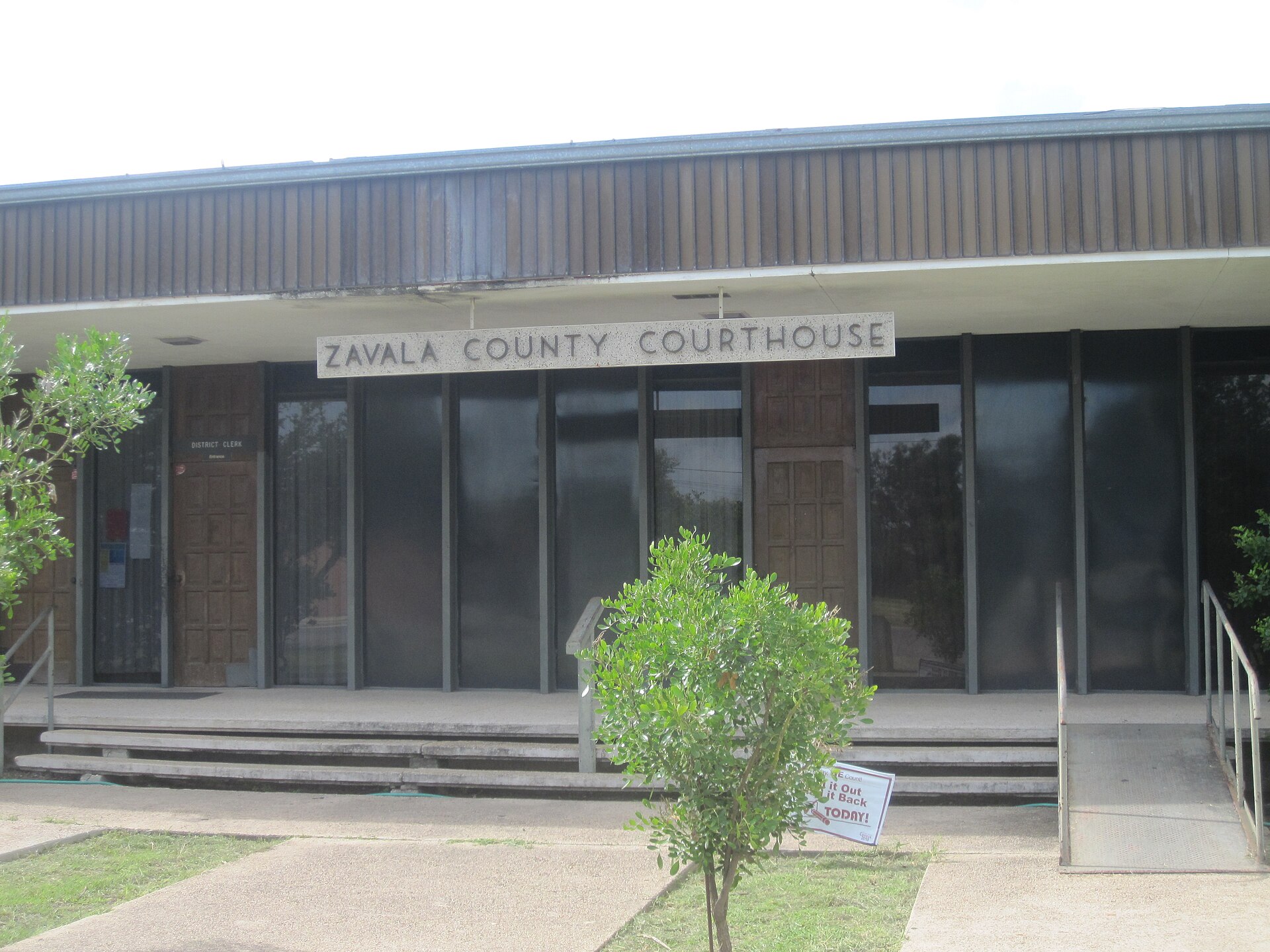 Zavala County Courthouse. I took photo with Canon camera in Crystal City, TX. — Texas