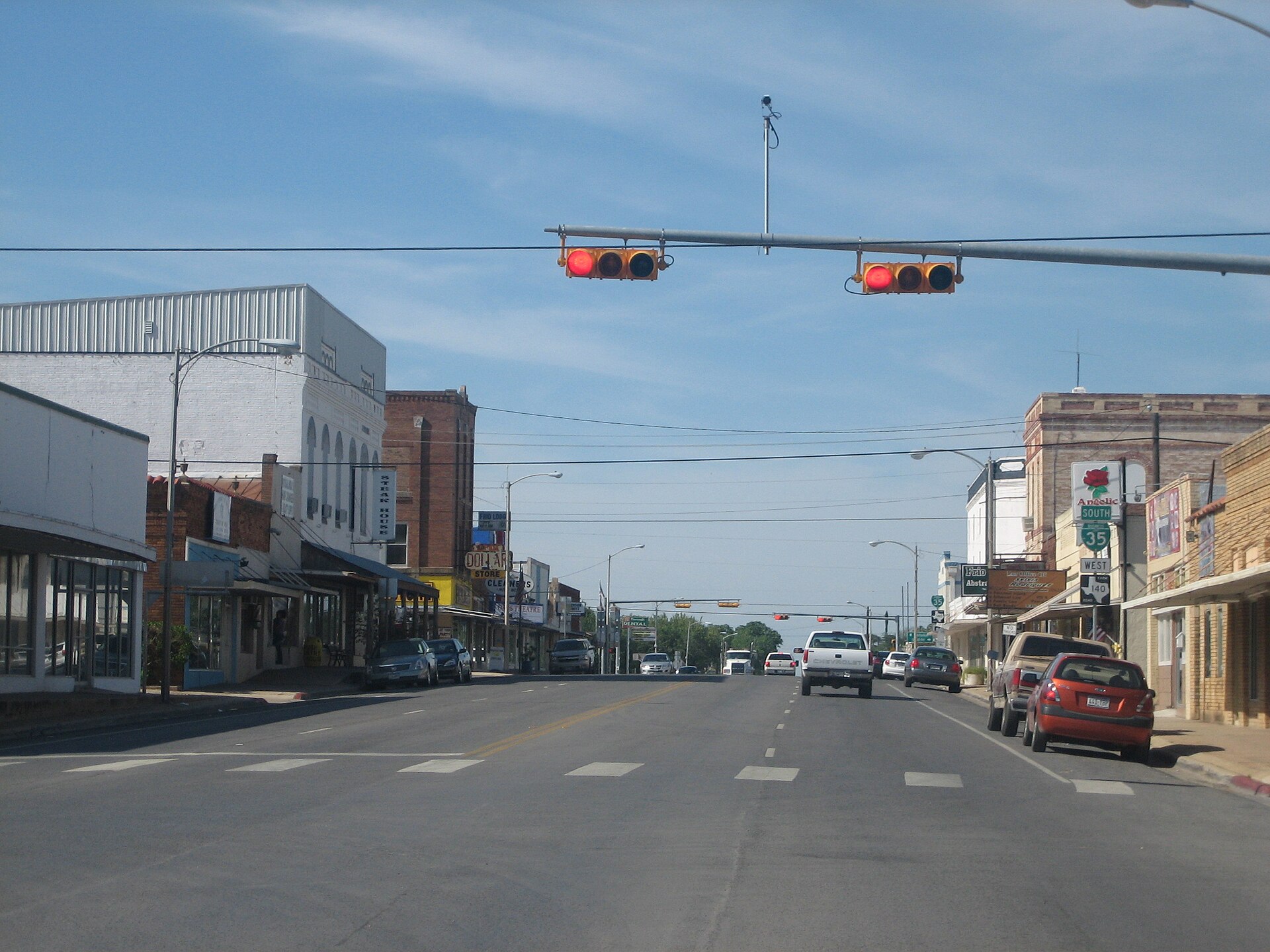 I took photo on May 19, 2009.Billy Hathorn (talk) 16:18, 30 May 2009 (UTC) — Pearsall, Texas