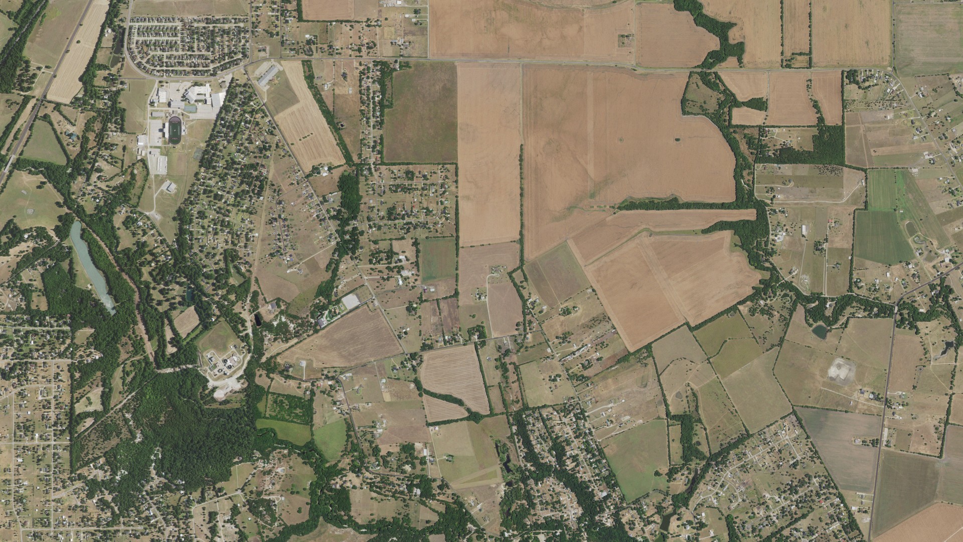 Natural-color aerial photograph of land around Pecan Hill, Texas