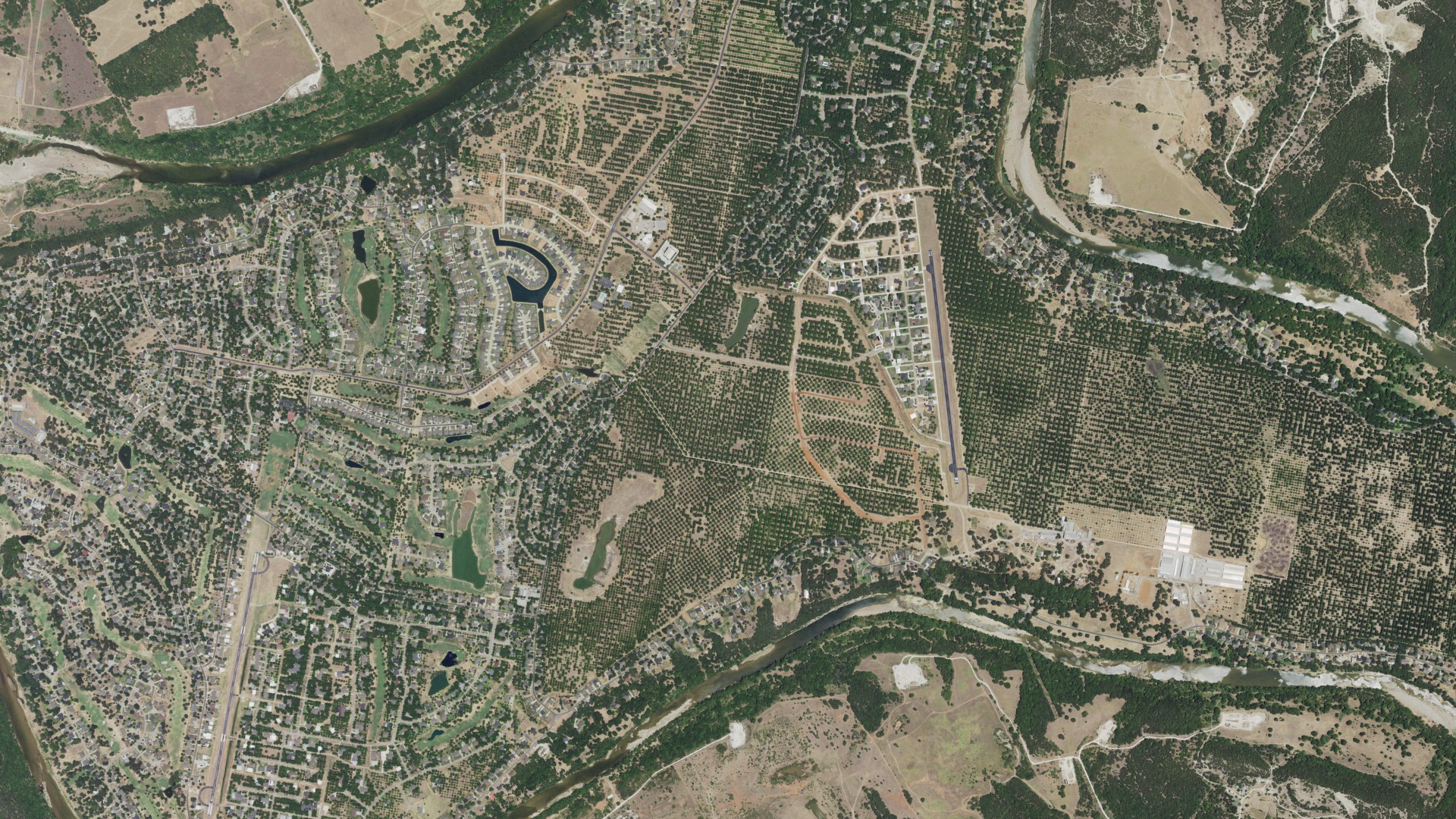 Natural-color aerial photograph of land around Pecan Plantation, Texas
