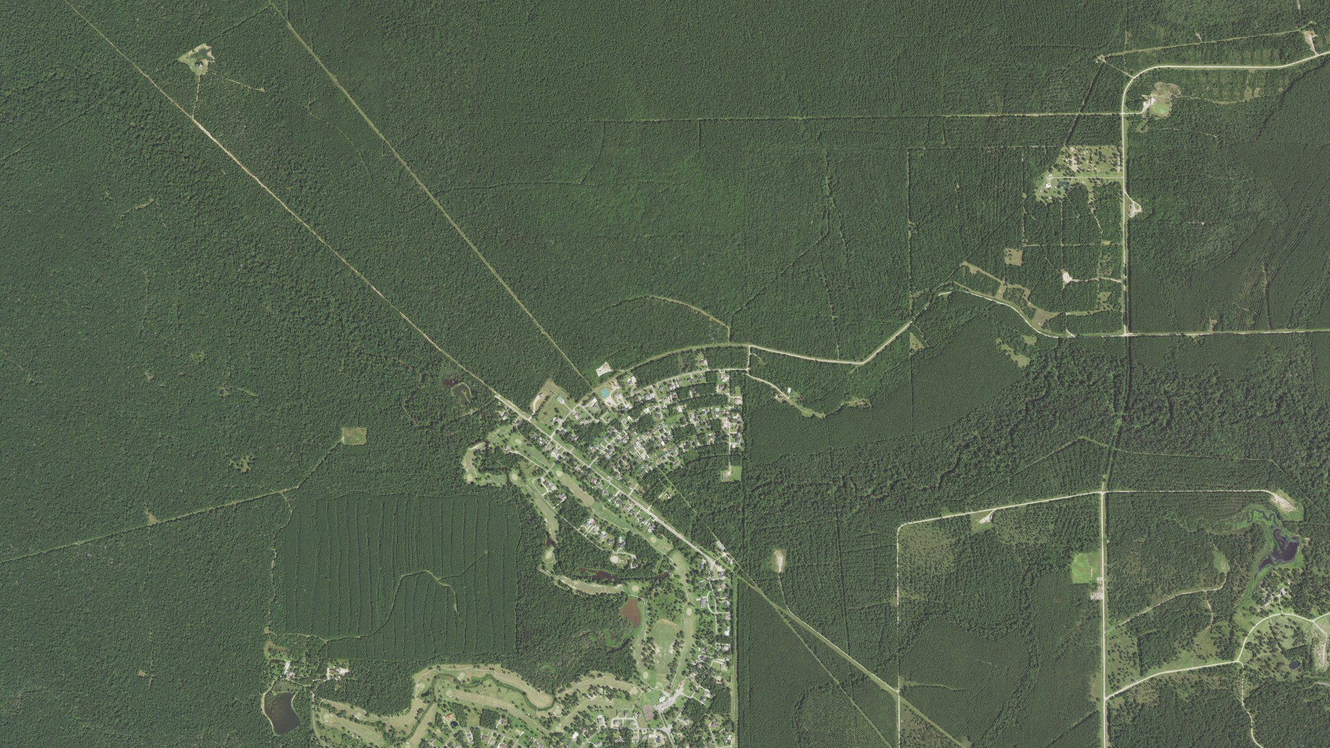 Natural-color aerial photograph of land around Pinewood Estates, Texas