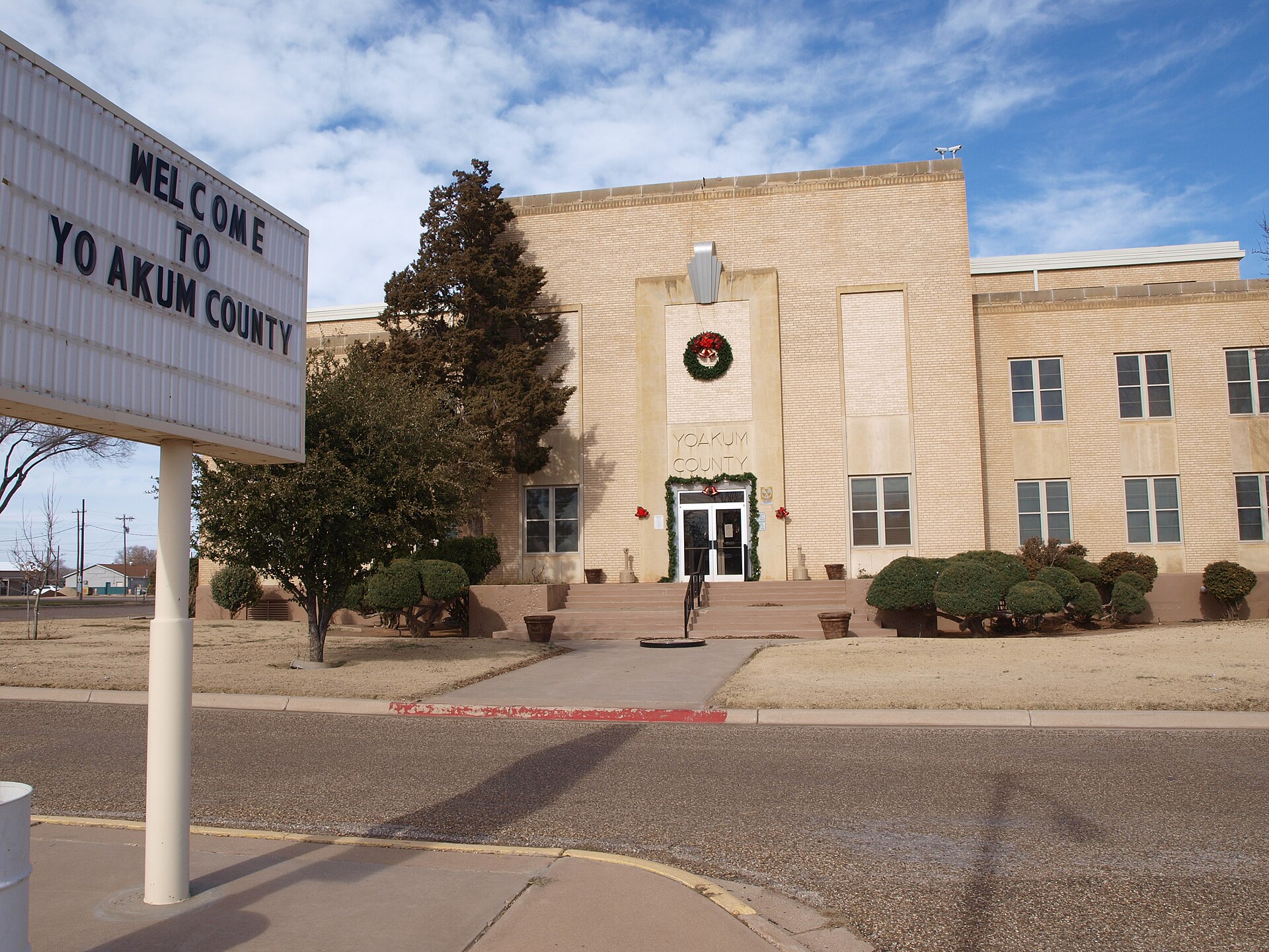 The courthouse, Yoakum Co, Texas 2009 — Plains, Texas