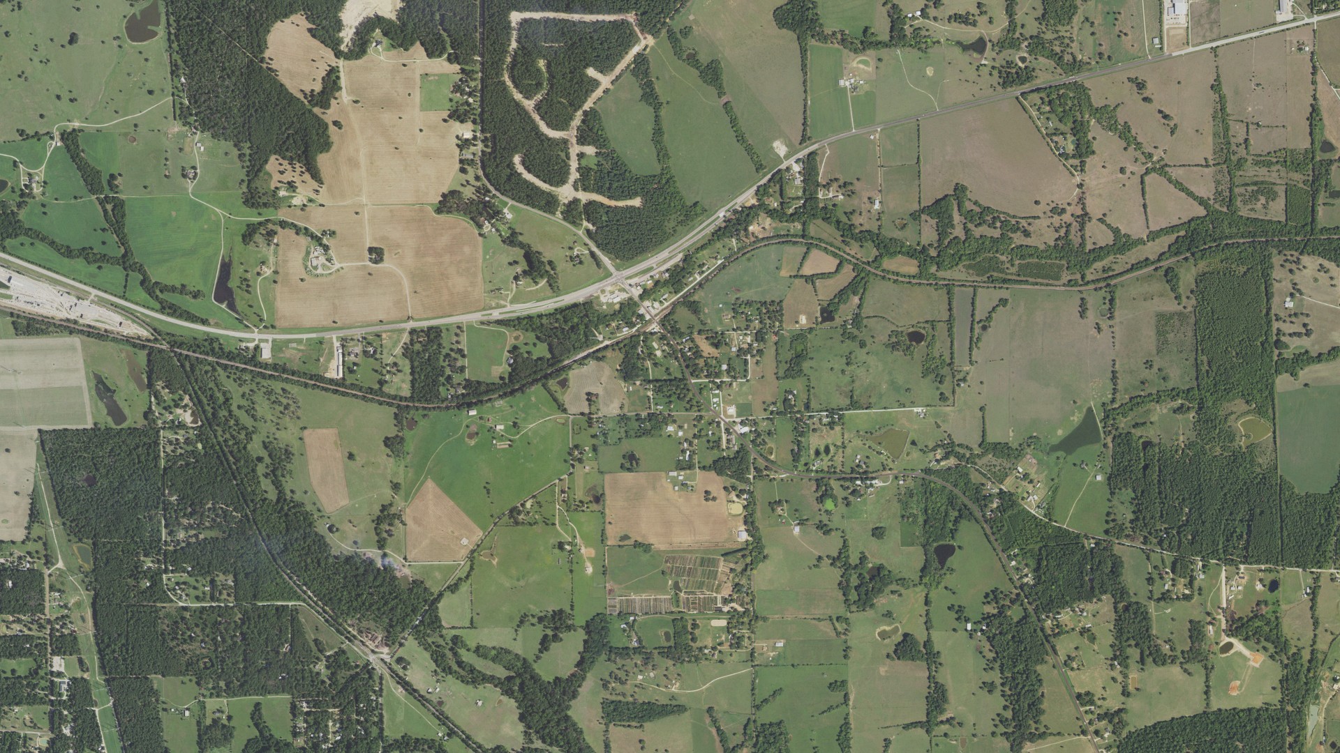 Natural-color aerial photograph of land around Plantersville, Texas