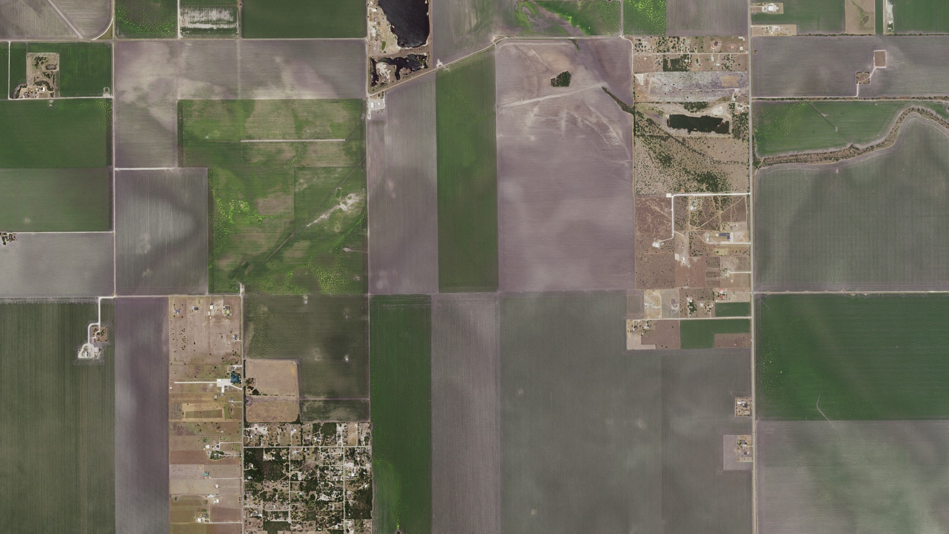 Natural-color aerial photograph of land around Tierra Grande, Texas