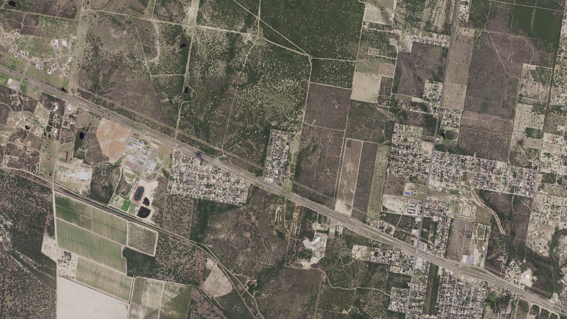 Natural-color aerial photograph of land around Valle Vista, Texas